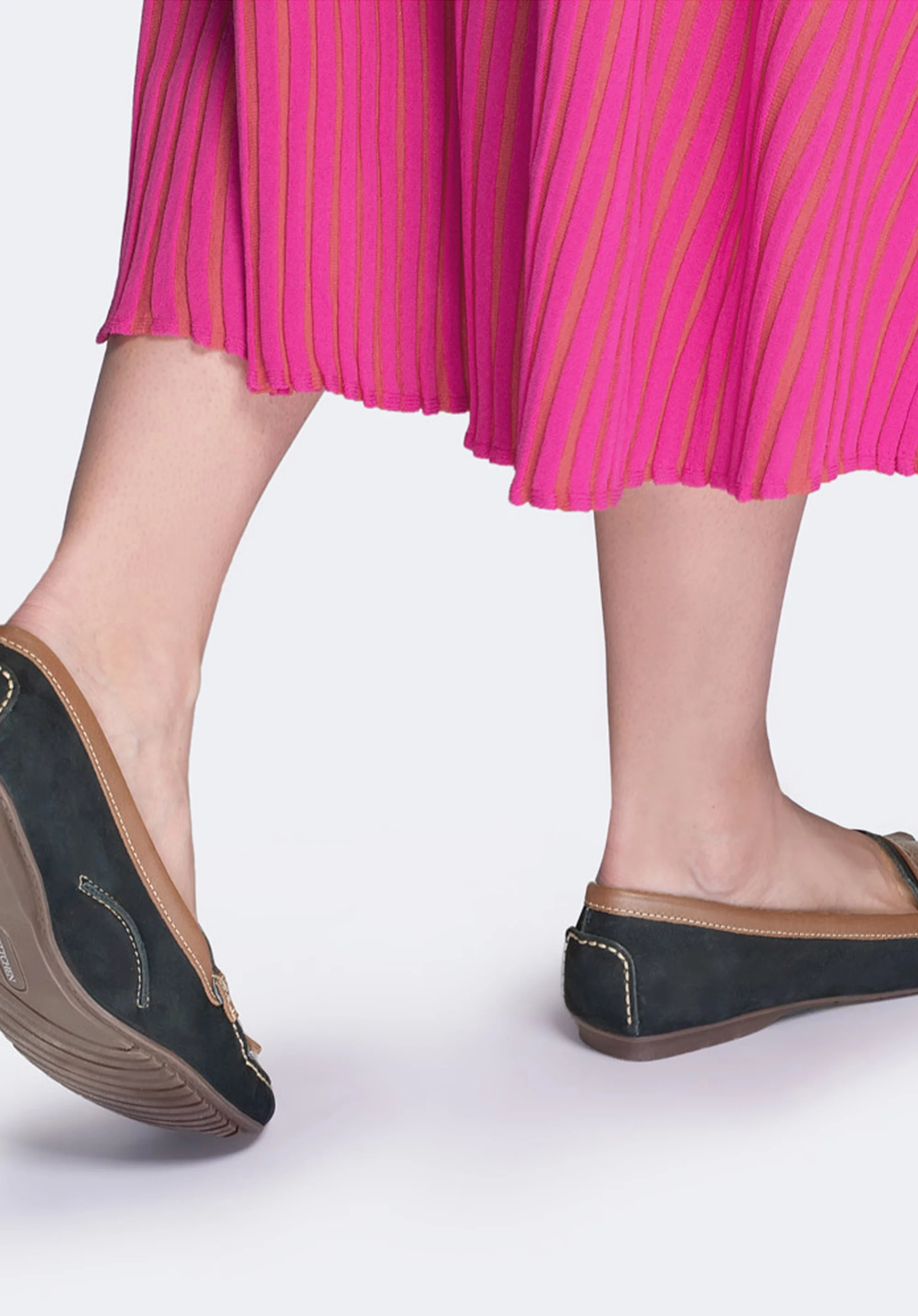 Damskie mokasyny nubukowe z frędzlami