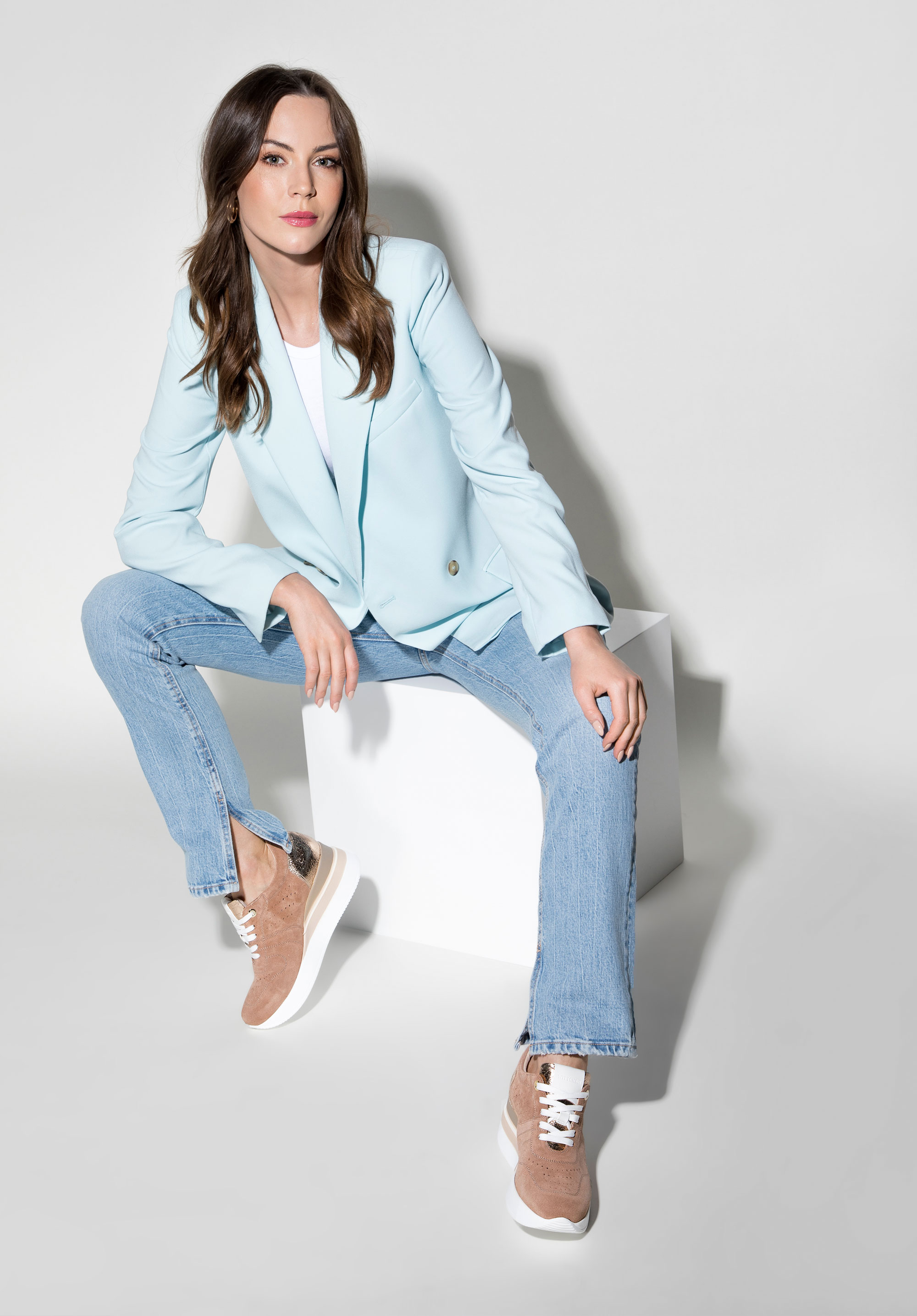 Damskie sneakersy zamszowe na koturnie w pasy