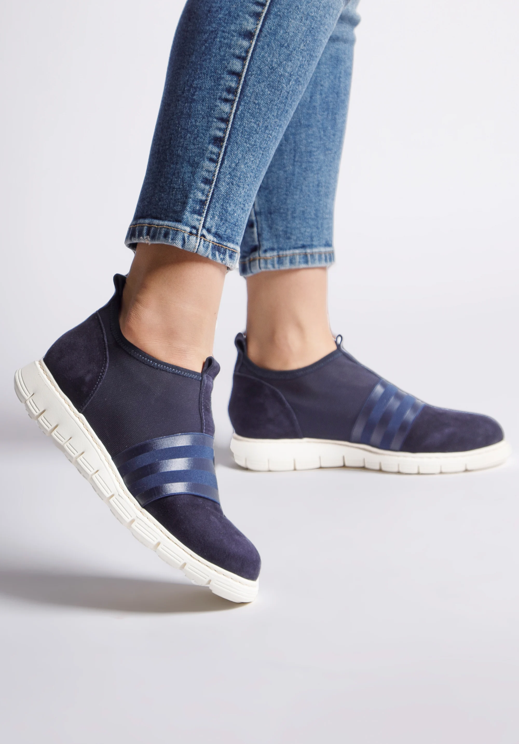 Damskie sneakersy zamszowe z gumką