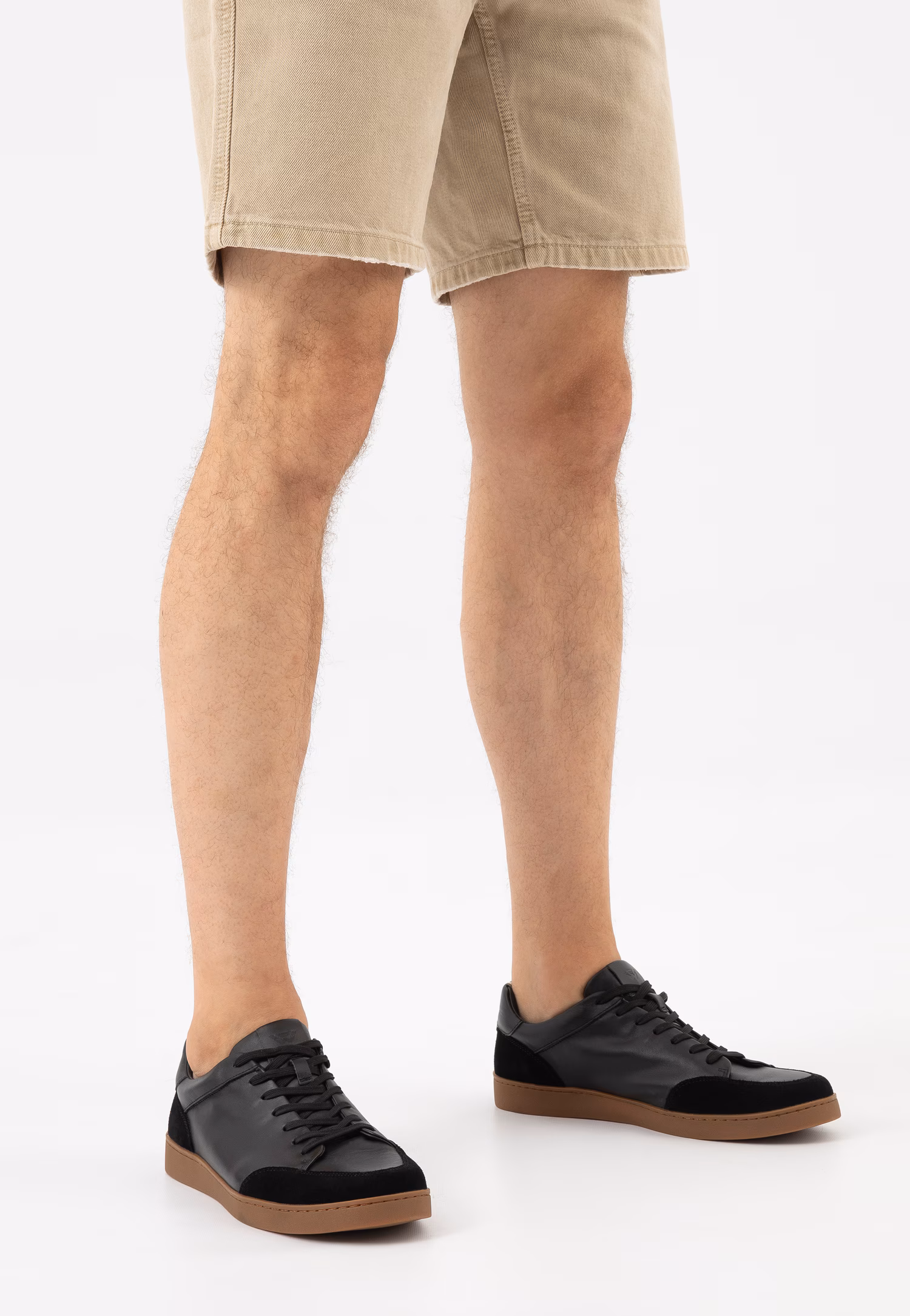 Białe trampki męskie z szarymi wstawkami