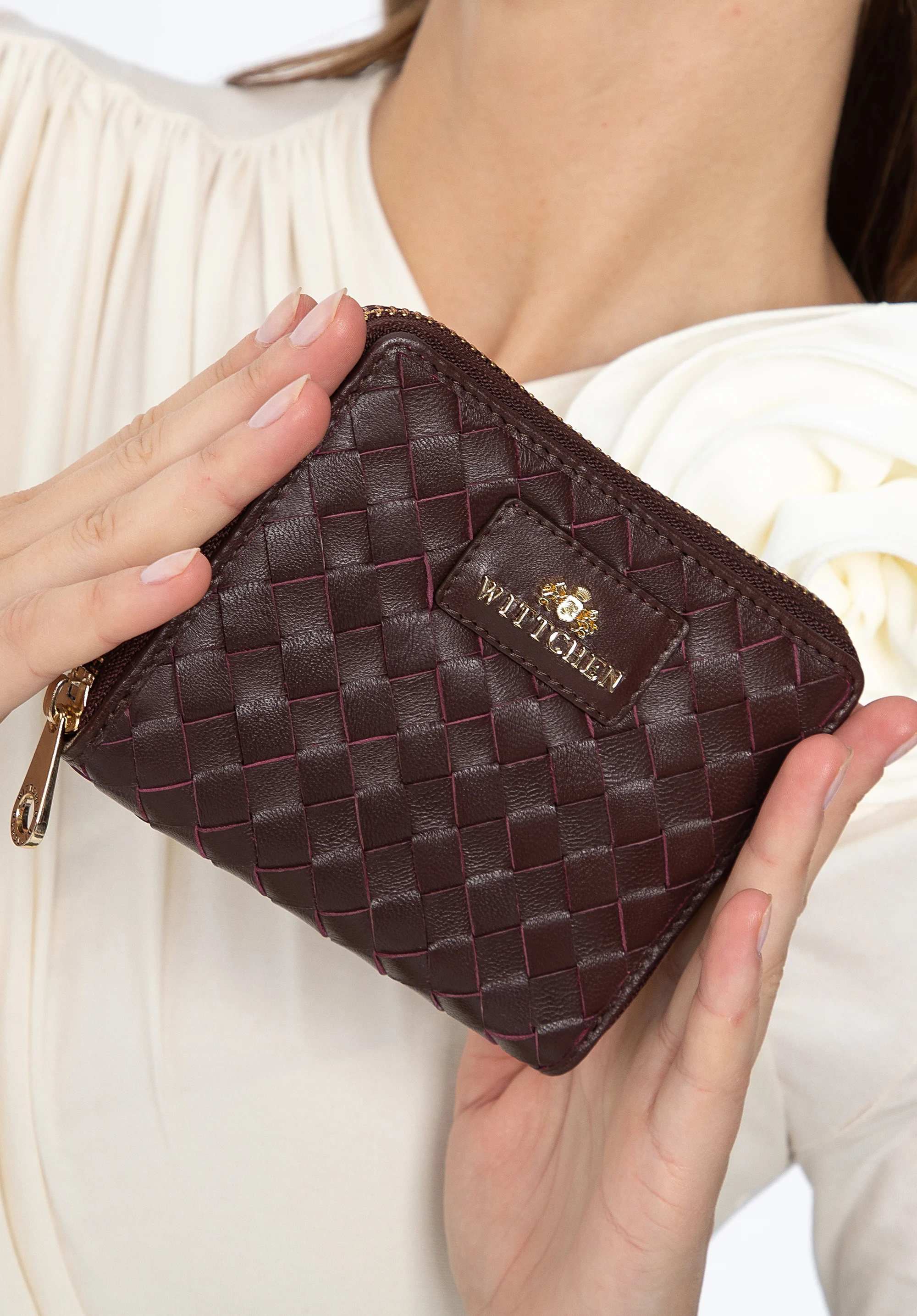 Damski portfel ze skórzanej plecionki mały