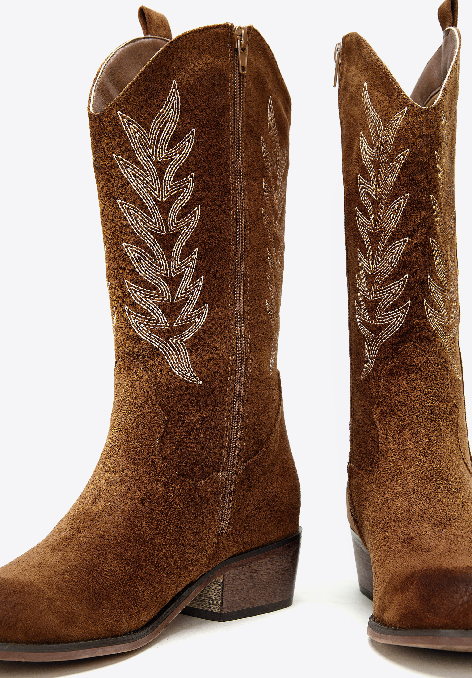 Damskie kowbojki z kontrastowym haftem