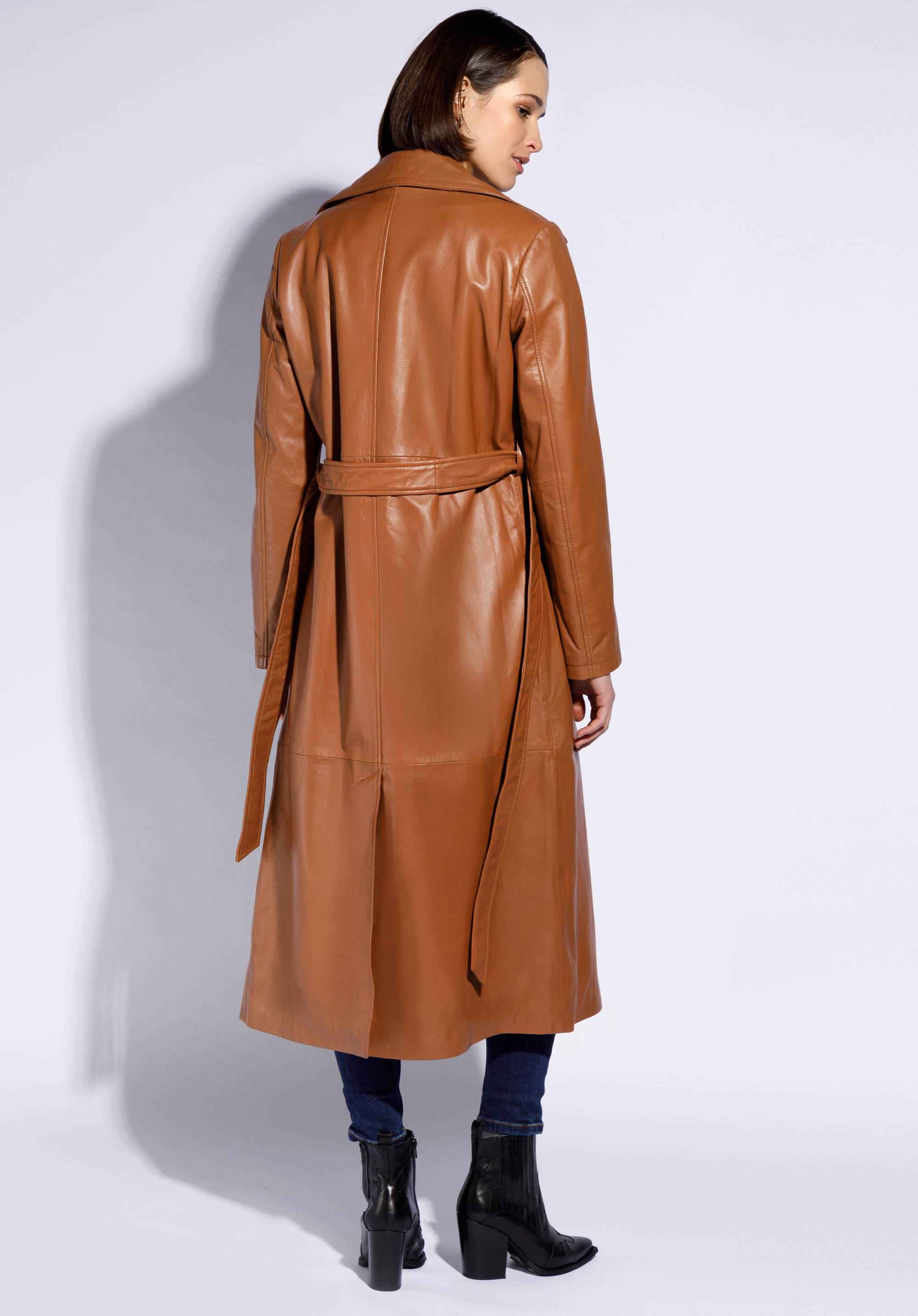 Damski płaszcz skórzany z paskiem