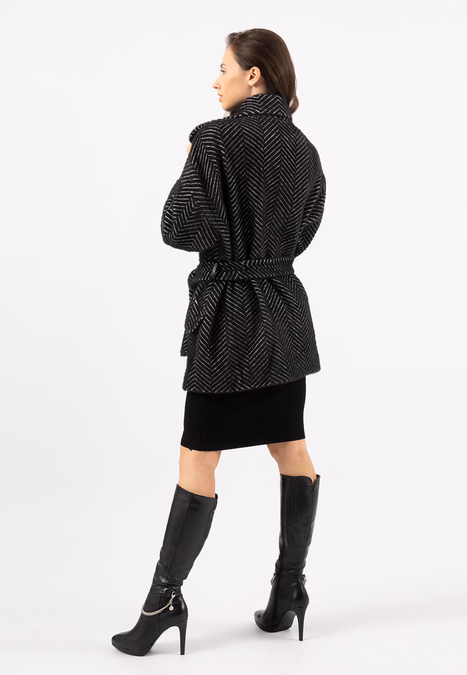 RELAKS krótki puchaty płaszcz damski w kolorze ecru