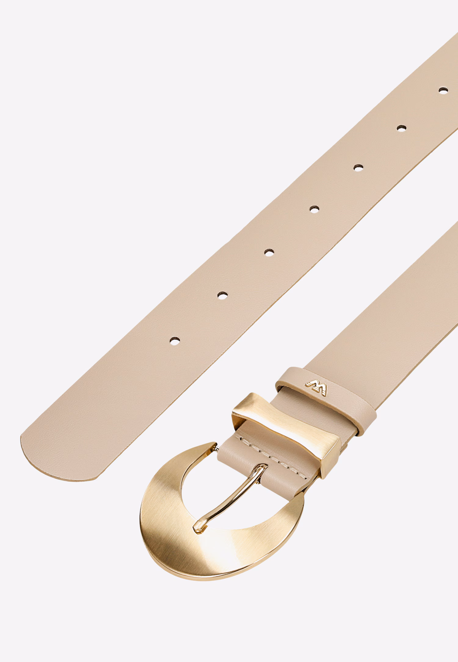 Beżowy pasek damski z dużą złotą klamrą
