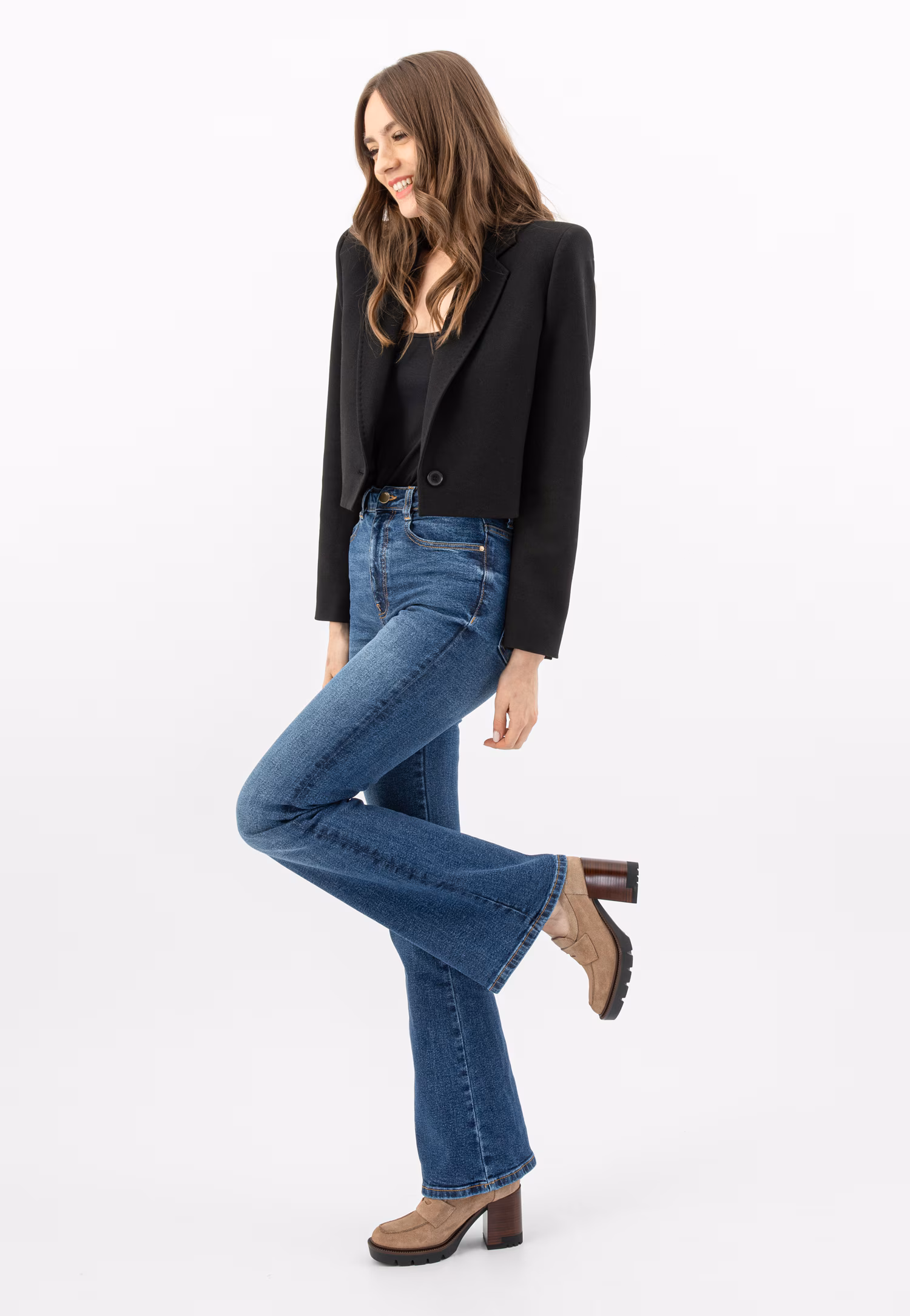 Czarne mokasyny damskie na wysokim obcasie i podeszwie z bieżnikiem