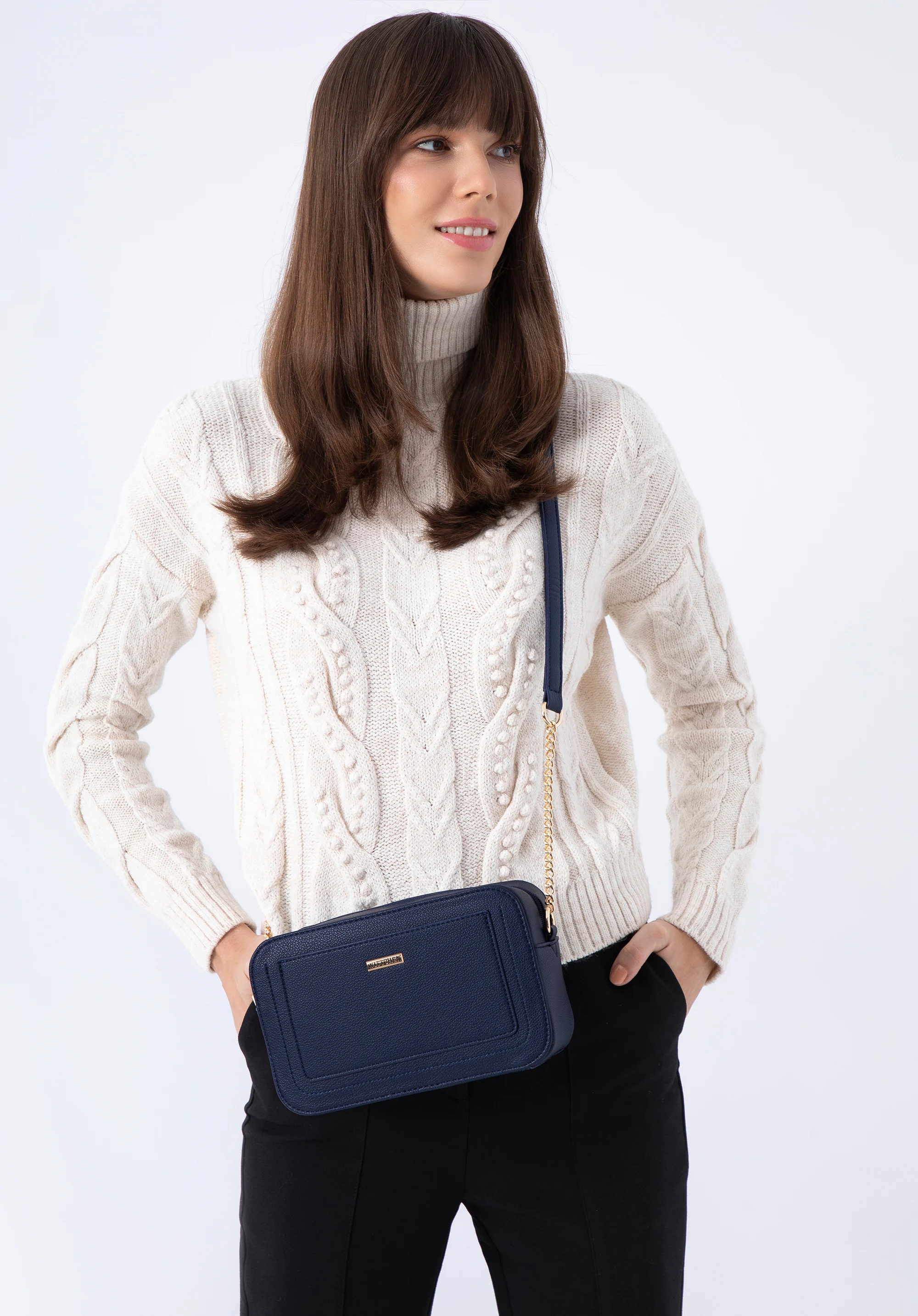 Damska listonoszka pudełkowa z obszytą kieszenią