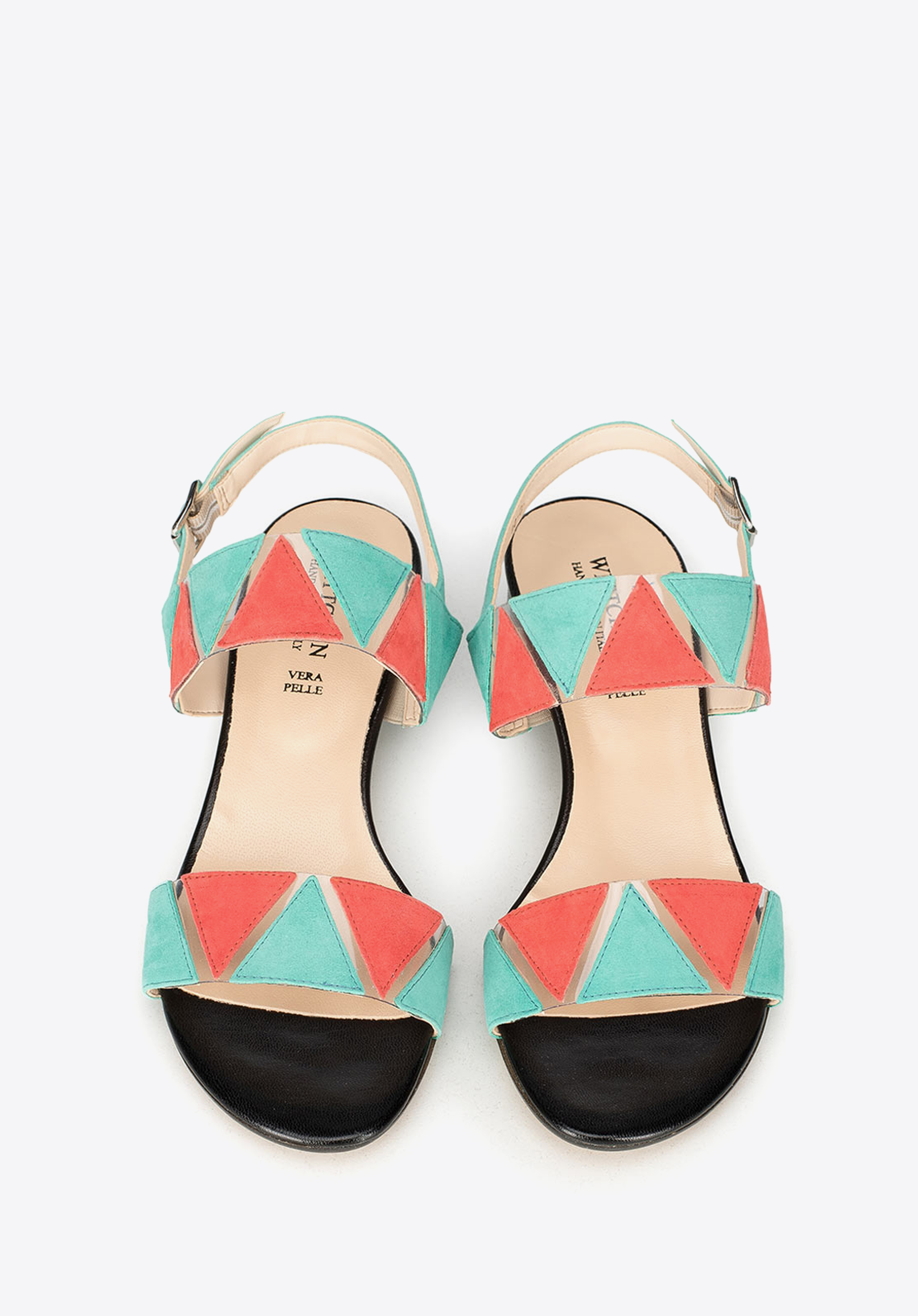 Sandały skórzane na niskim słupku z kolorowymi wstawkami