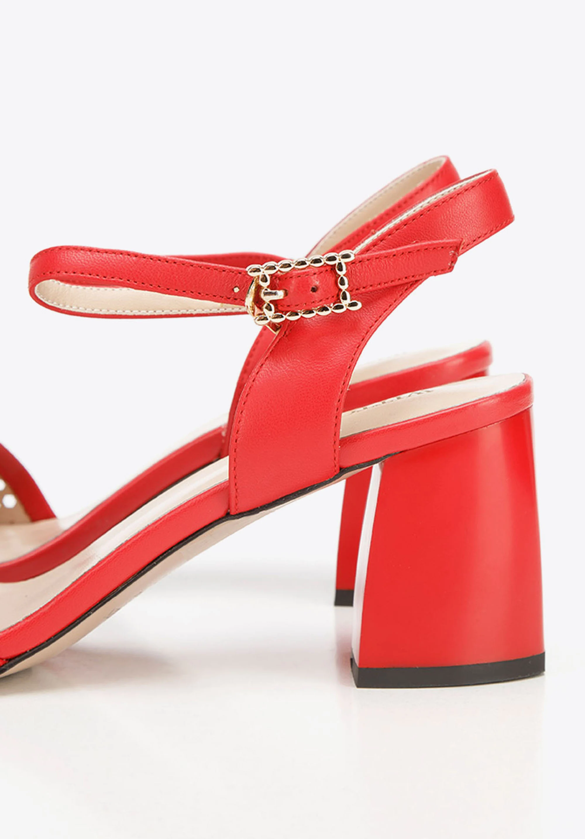 Damskie sandały zamszowe na słupku ażurowe