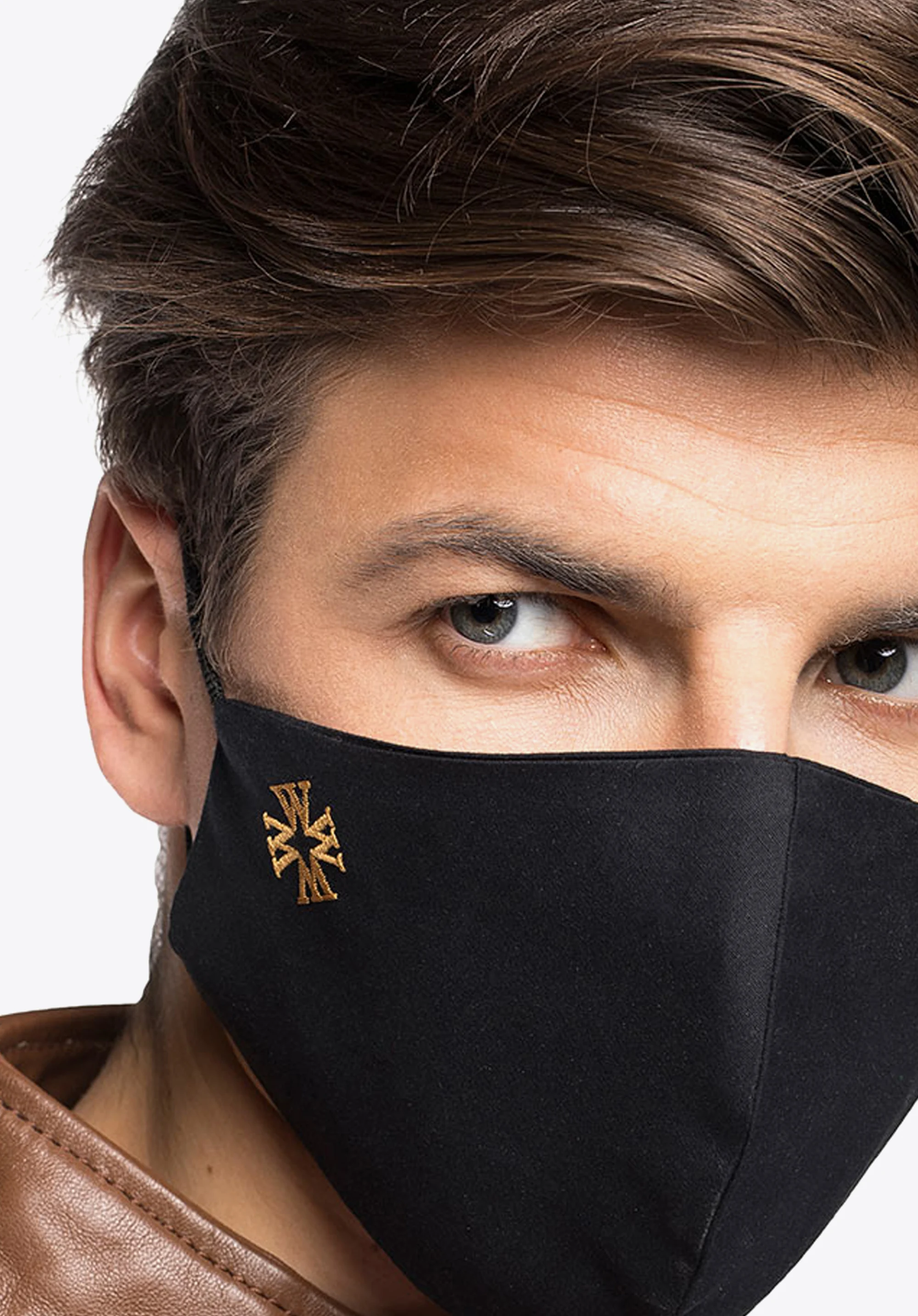 Maseczka bawełniana profilowana ze złotym monogramem