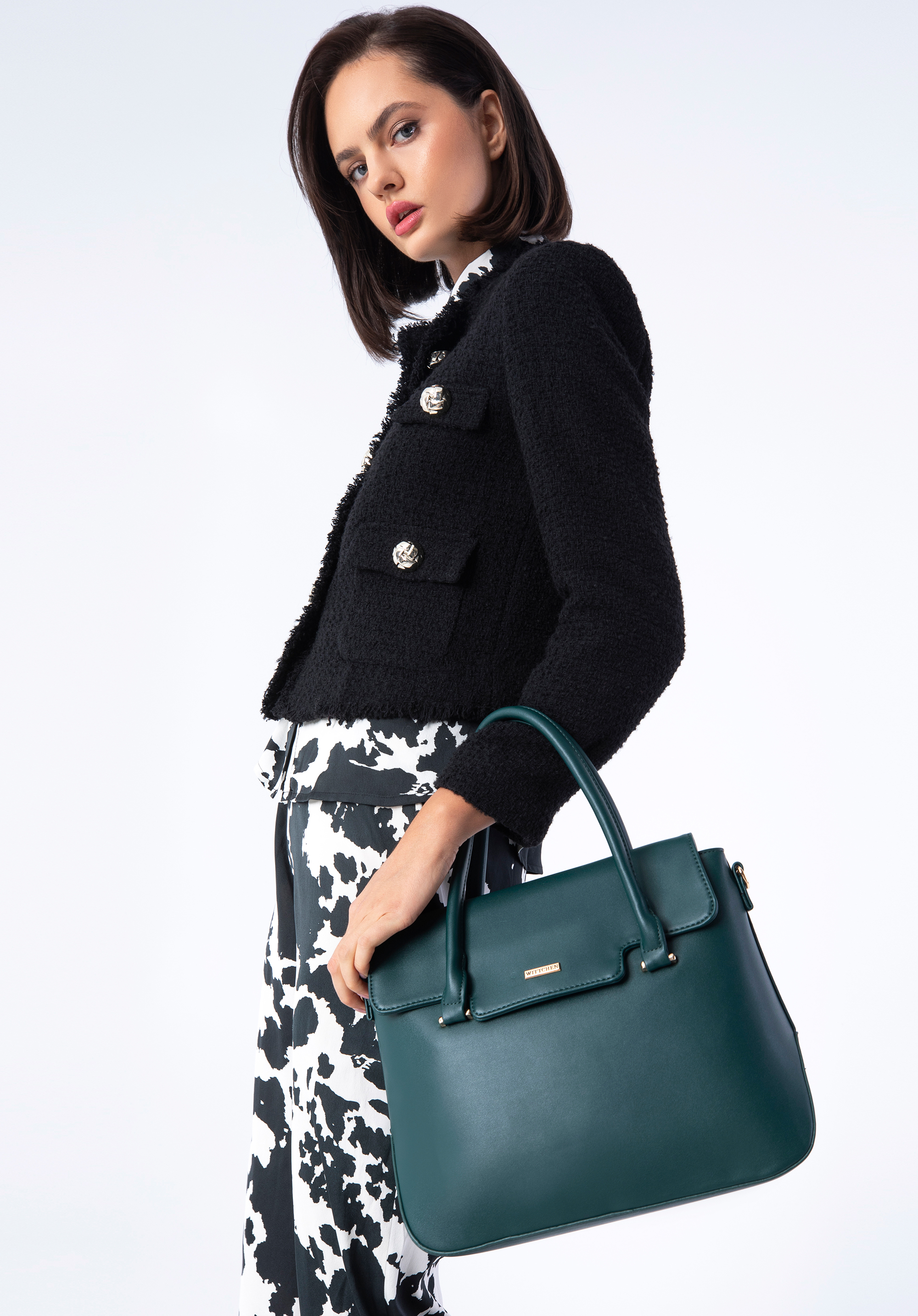 Torebka kuferek z ekoskóry z wyciętą klapą