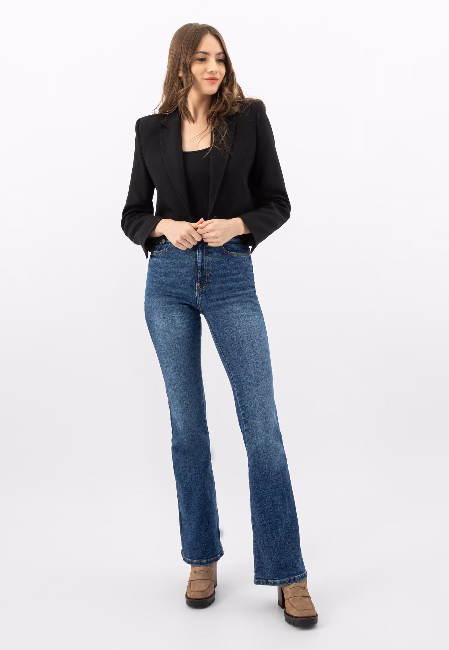 Czarne mokasyny damskie na wysokim obcasie i podeszwie z bieżnikiem