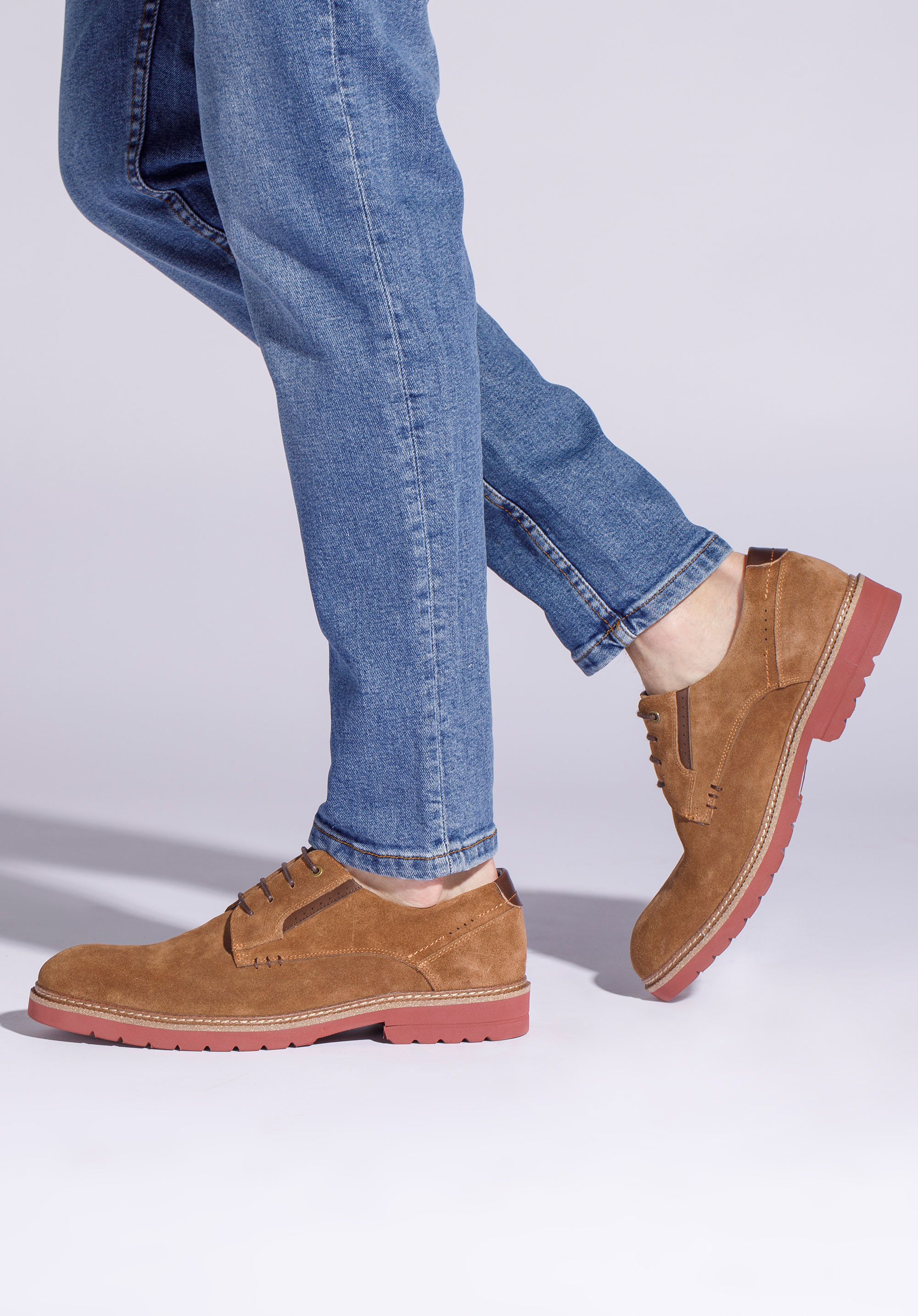 Męskie półbuty zamszowe z kolorową podeszwą