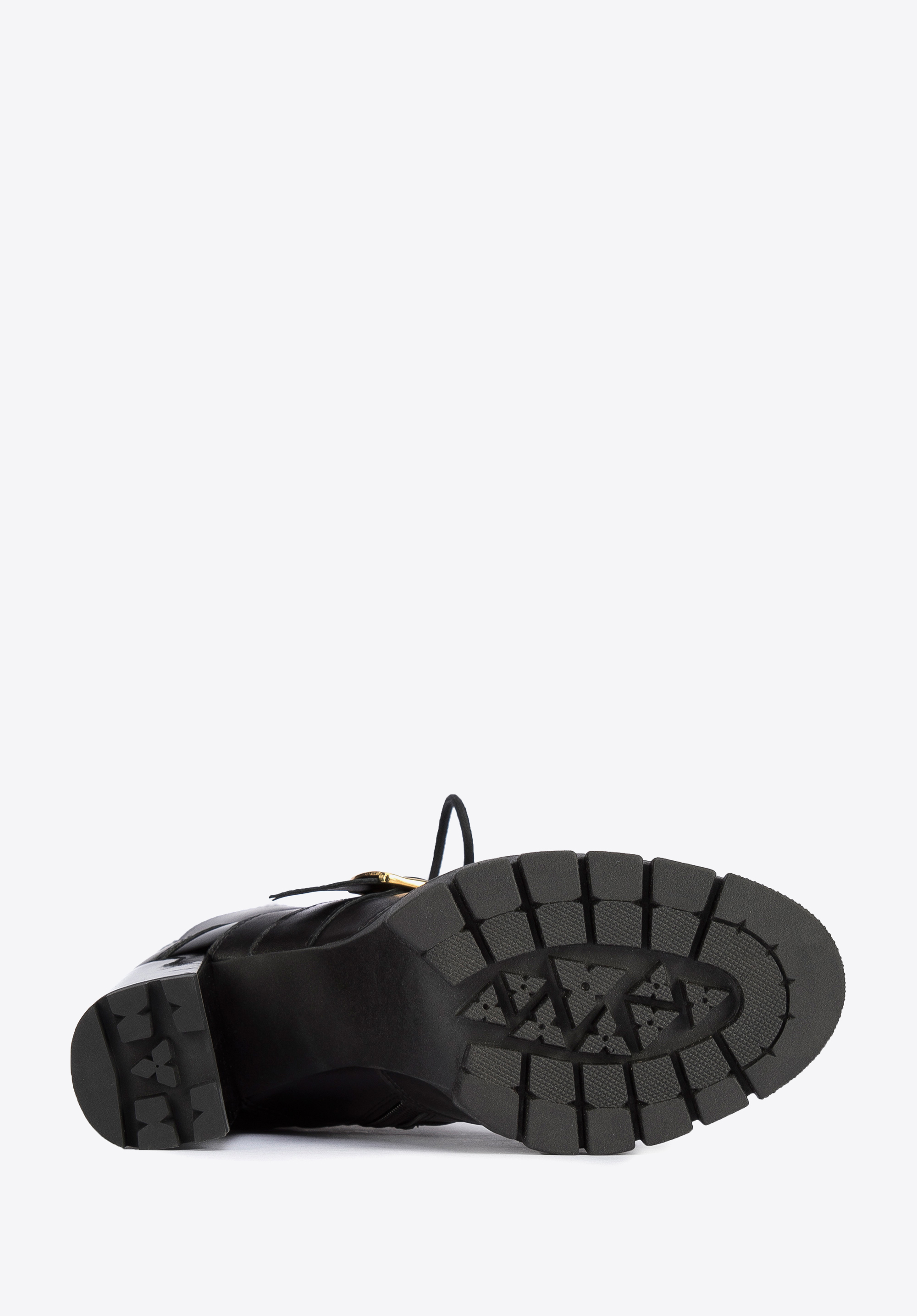 Botki skórzane z klamerką na słupku