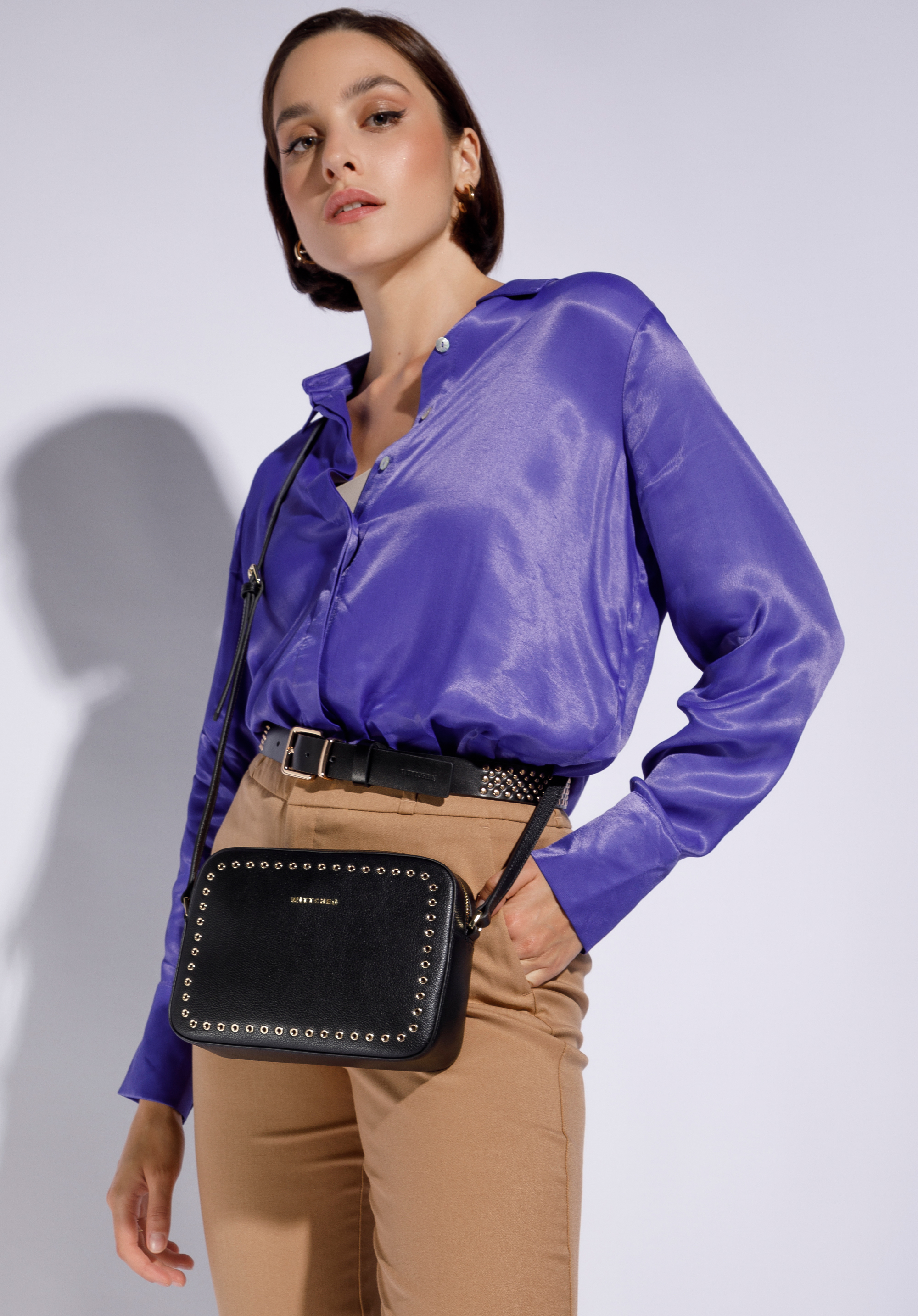 Damska listonoszka skórzana z nitami