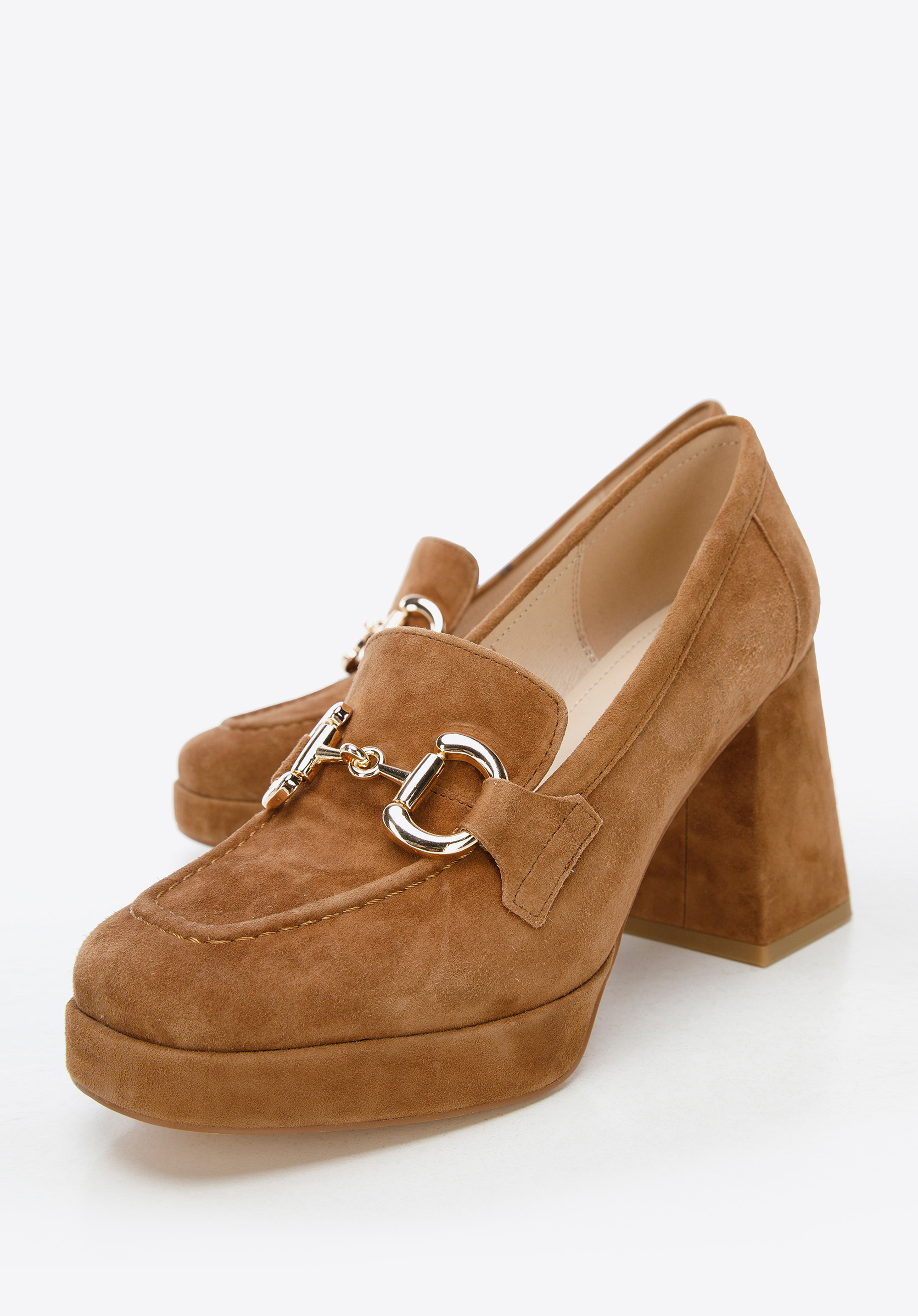 Czółenka zamszowe z klamerką na platformie