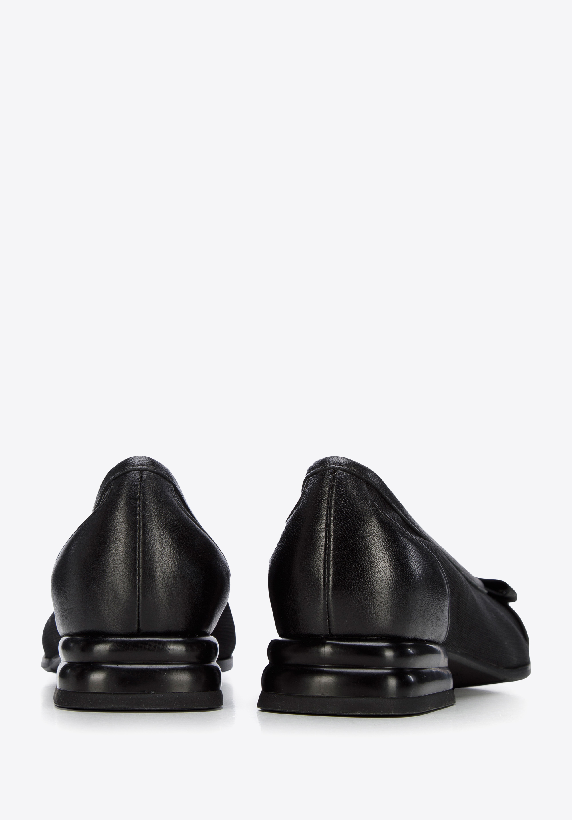 Czółenka transparentne z kokardą