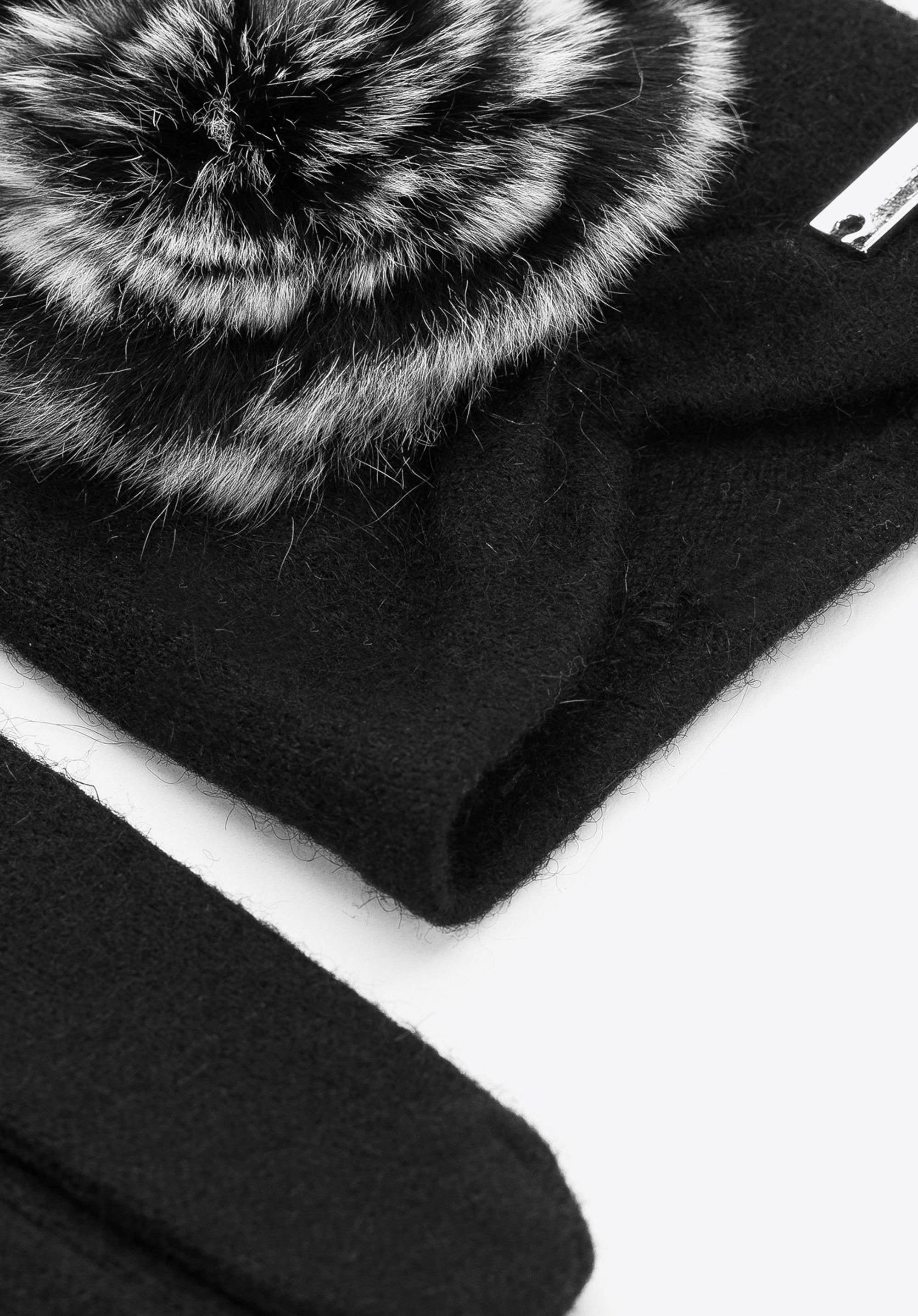 Damskie rękawiczki z puszkiem