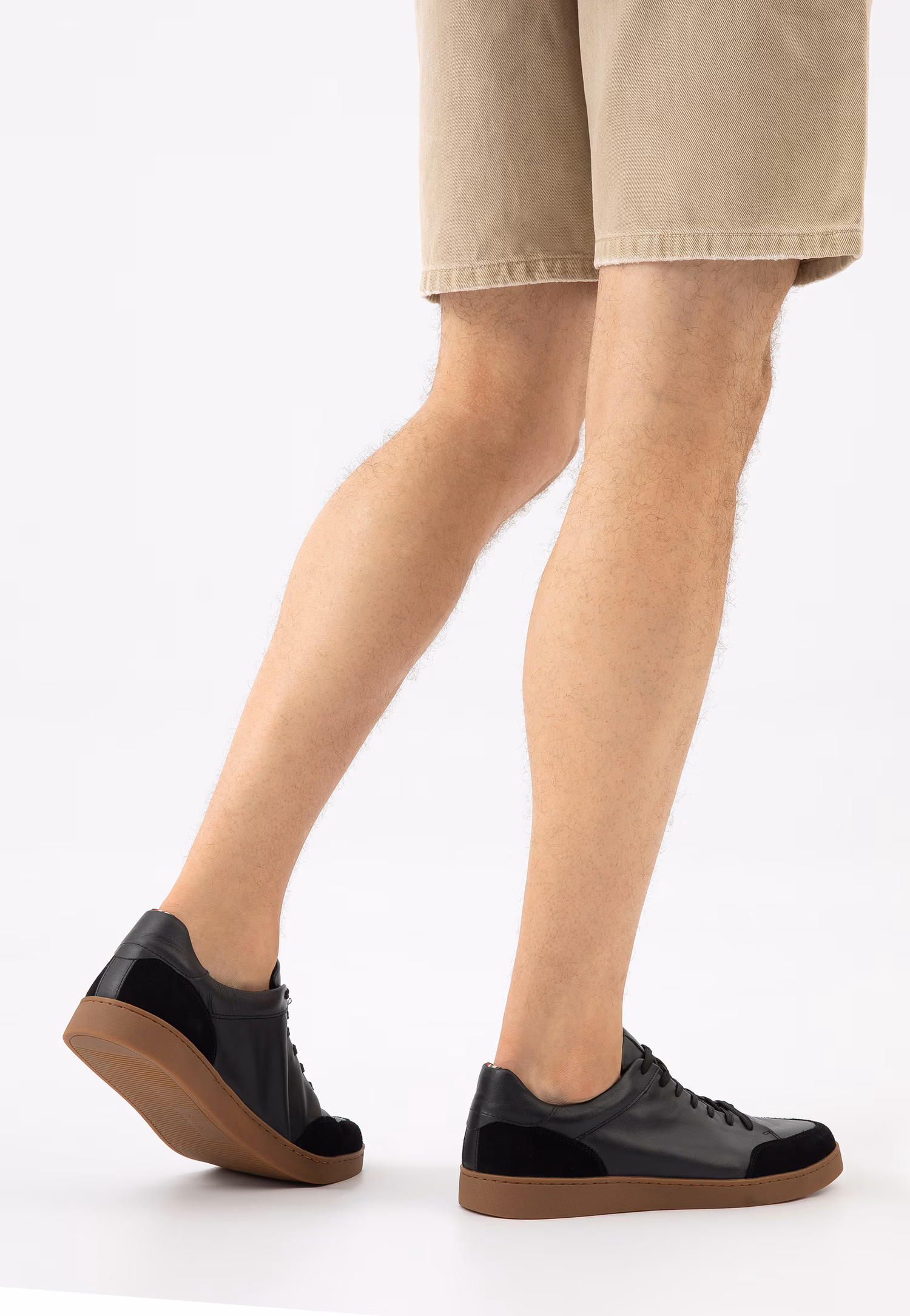 Białe trampki męskie z szarymi wstawkami