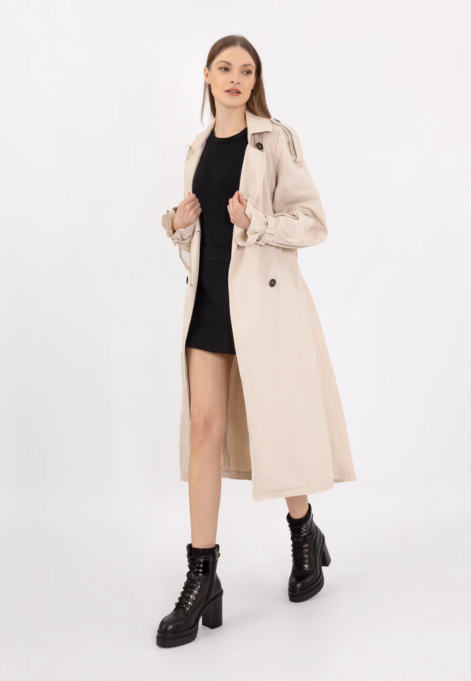 Czarne bikery z łączonych skór na obcasie