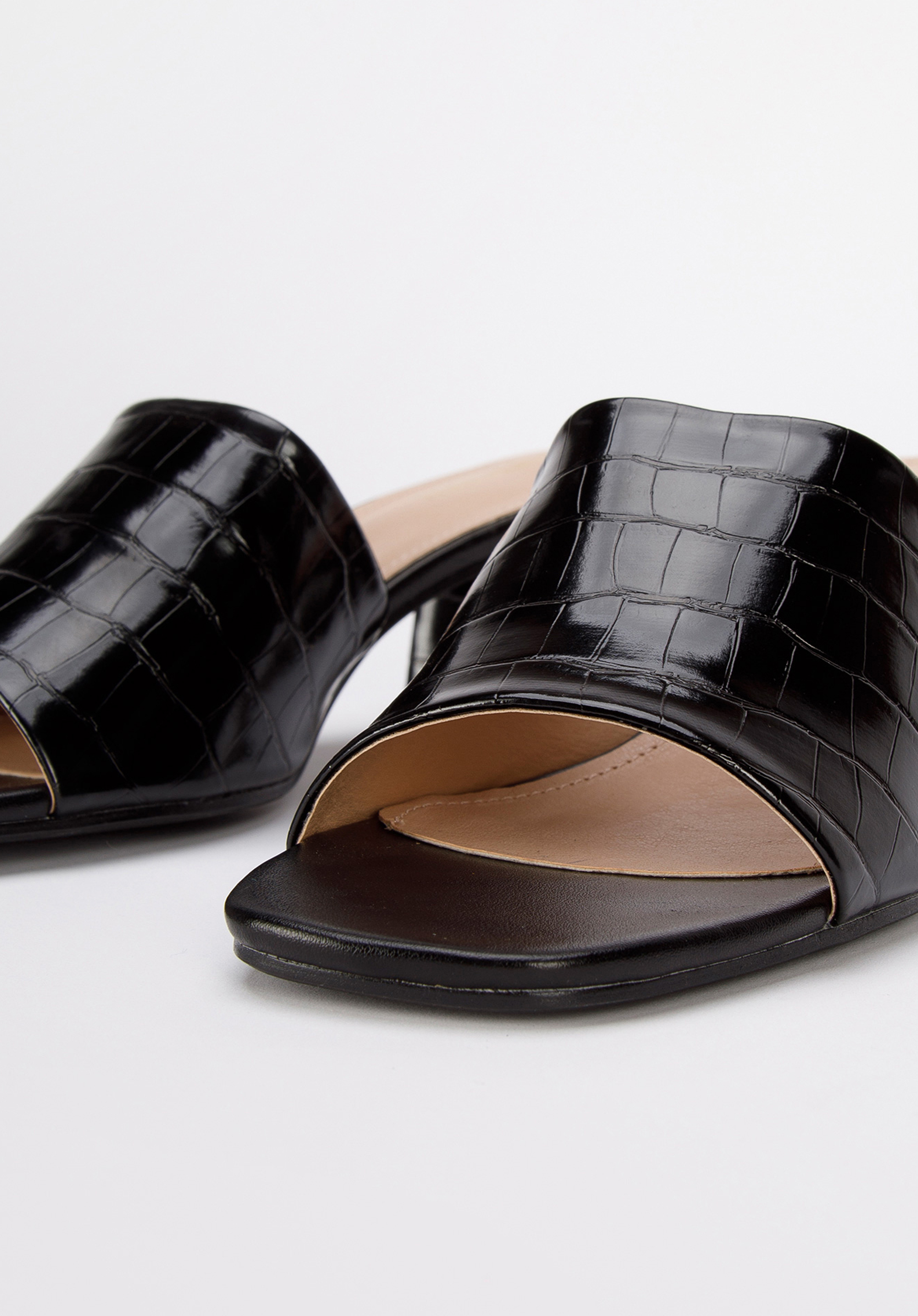 Damskie klapki z ekoskóry croco na słupku