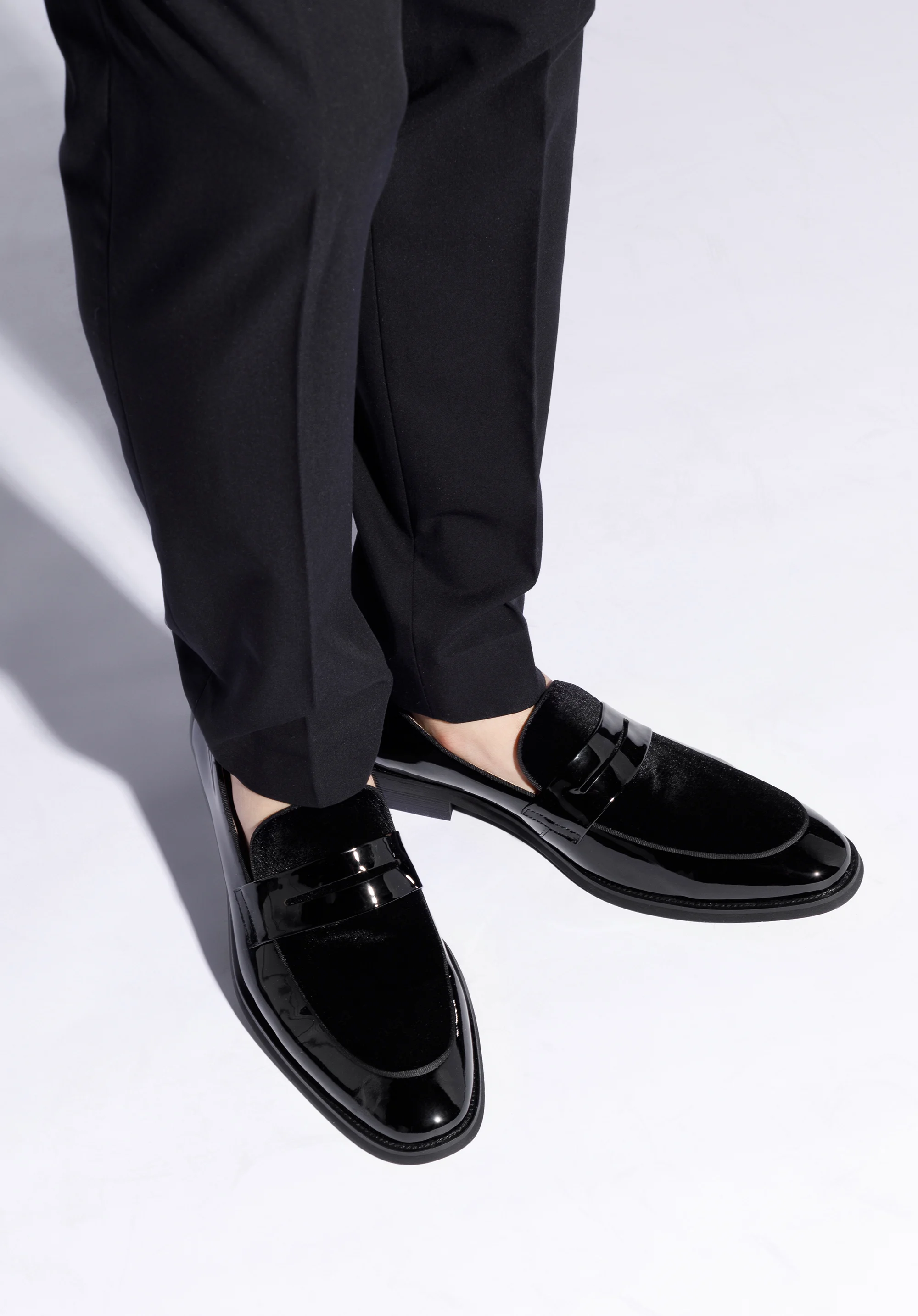 Męskie mokasyny z lakierowanej skóry z welurową wstawką