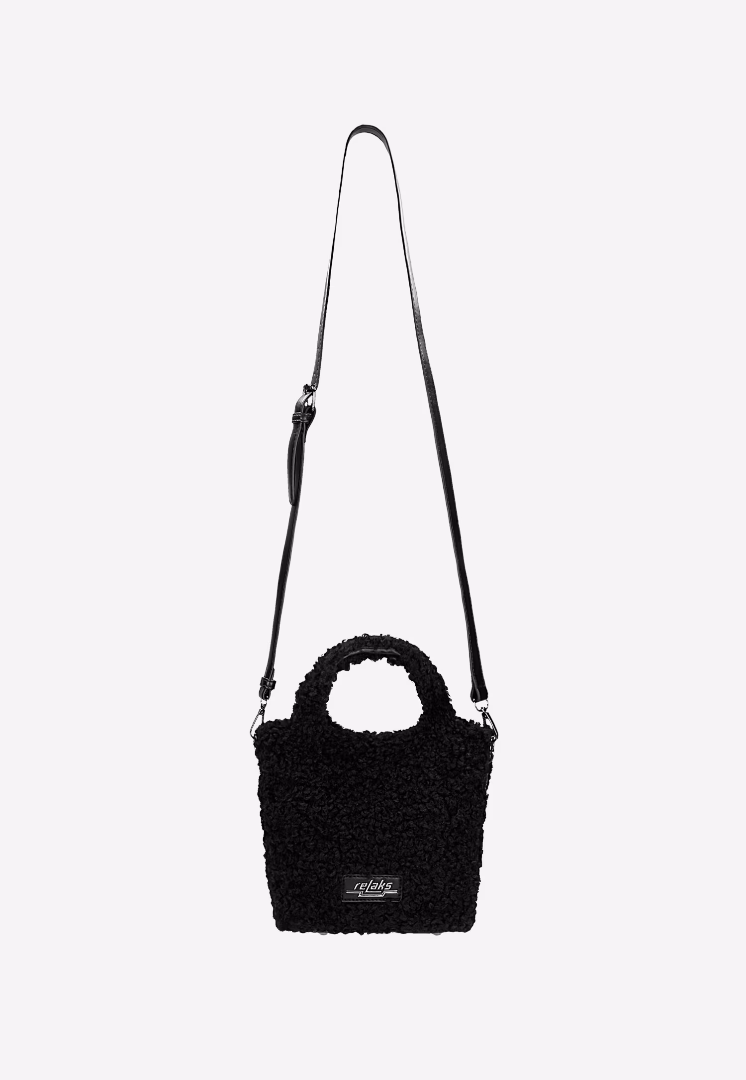 RELAKS czarna futerkowa torebka kuferek