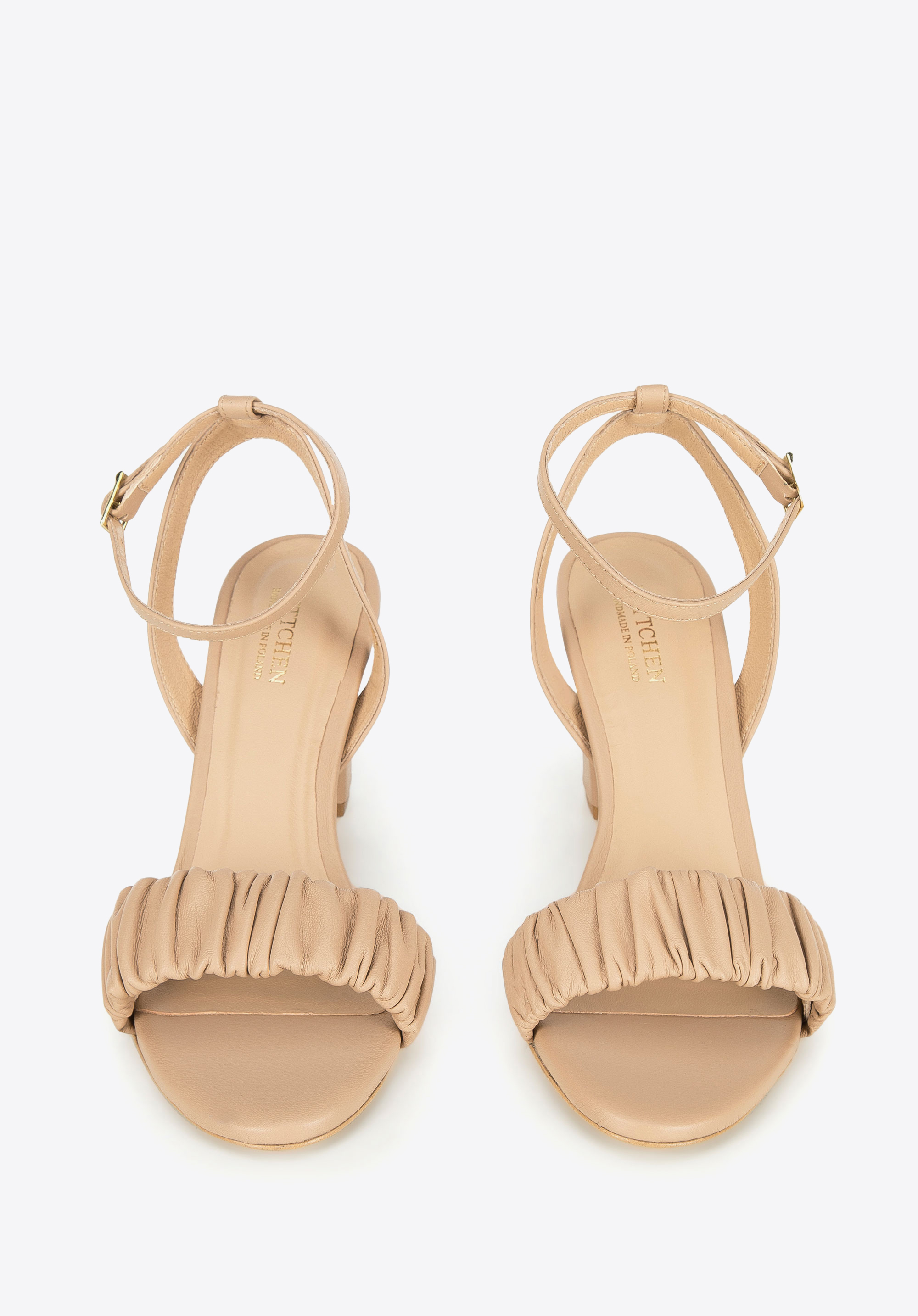 Damskie sandały z marszczonej skóry na słupku