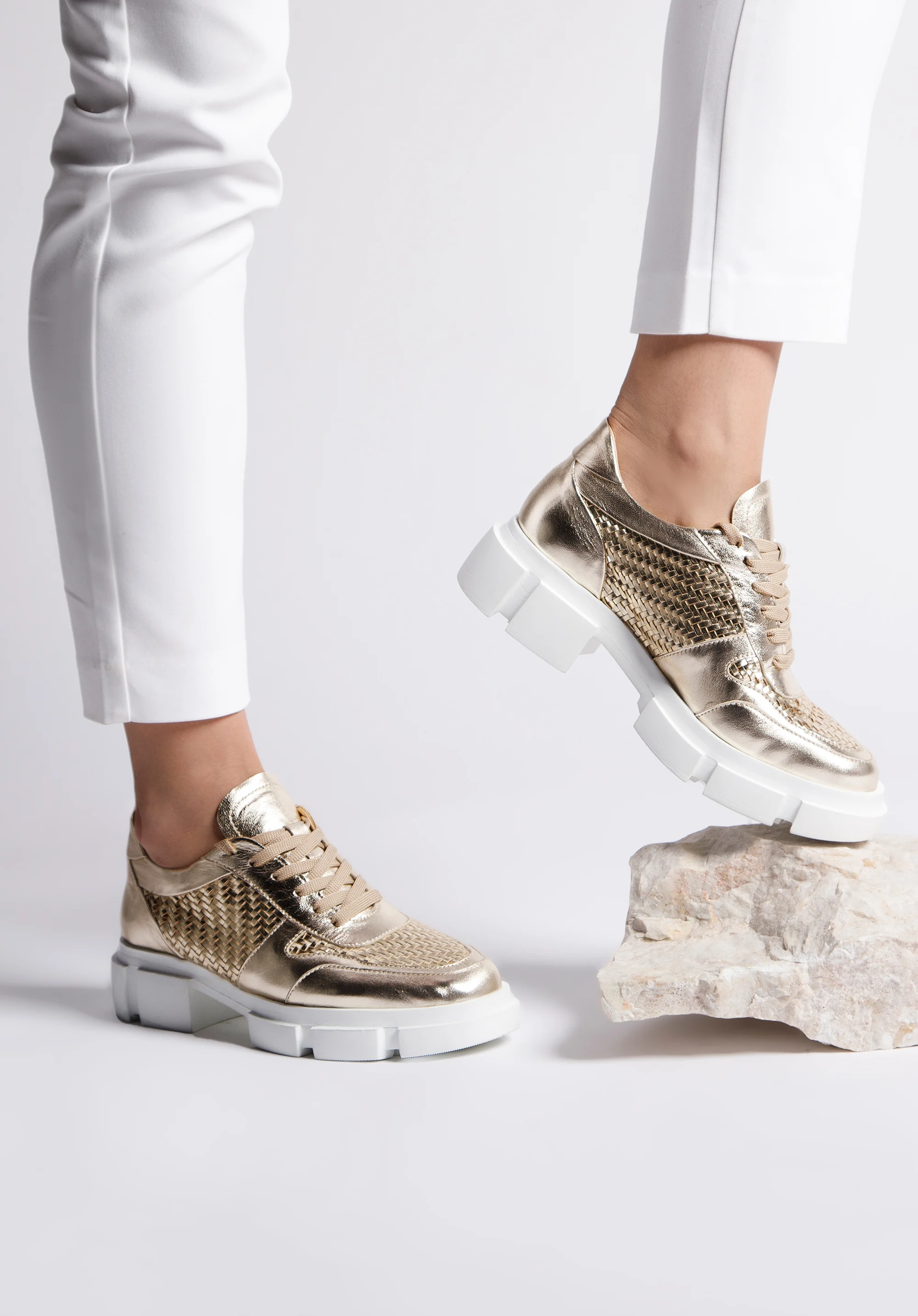 Damskie sneakersy na platformie plecione