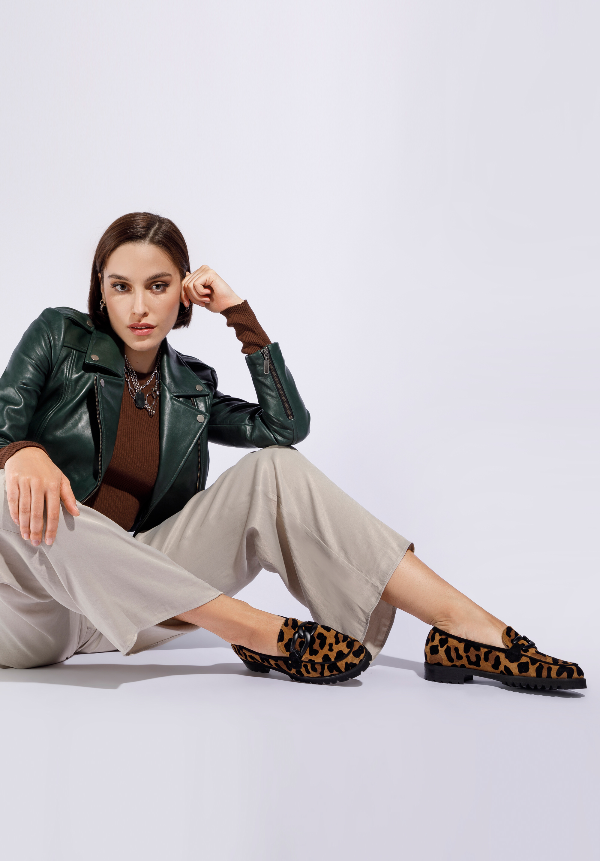 Damskie mokasyny zamszowe w panterkę