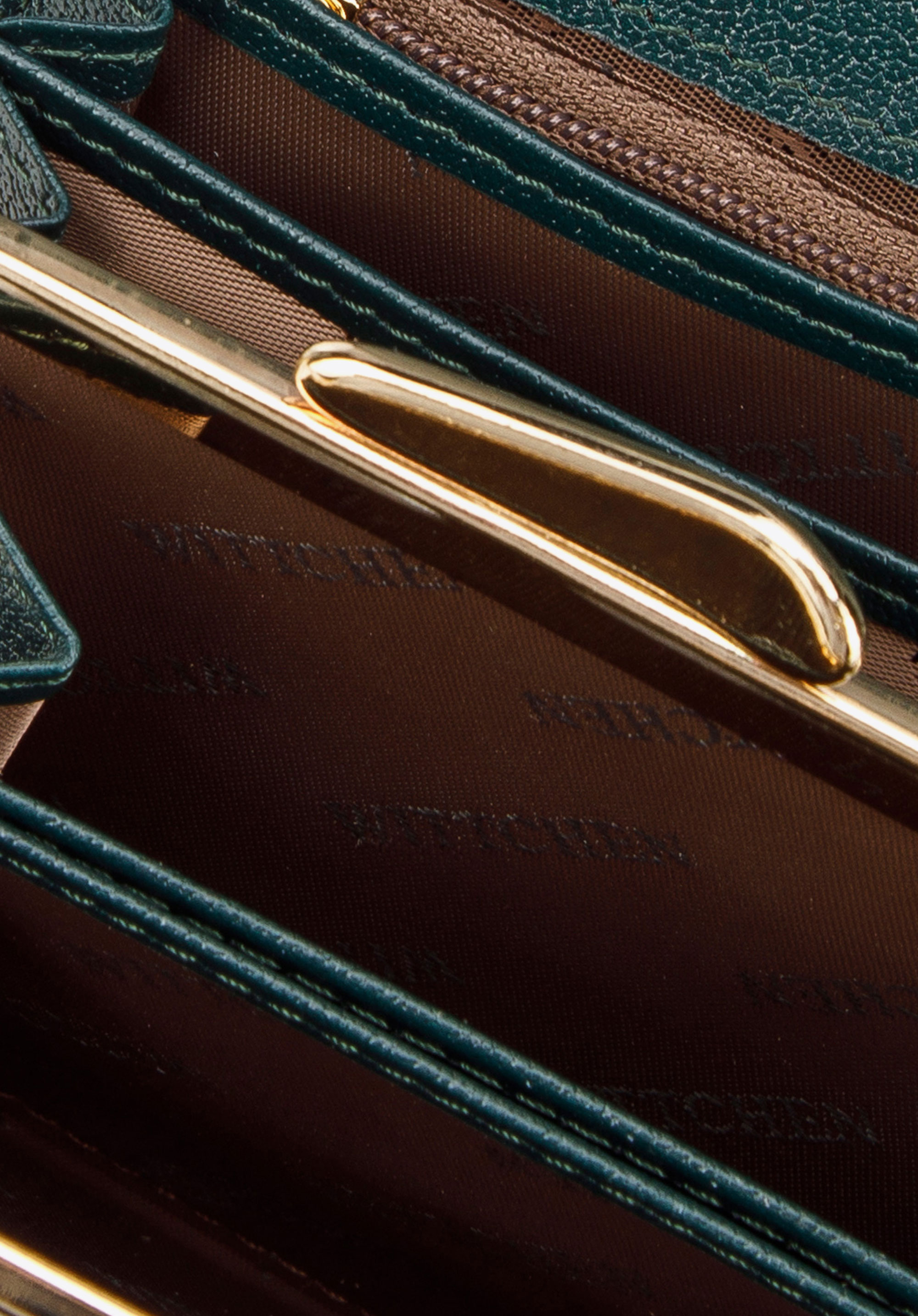 Damski portfel z lakierowanej skóry z monogramem i tasiemką mały