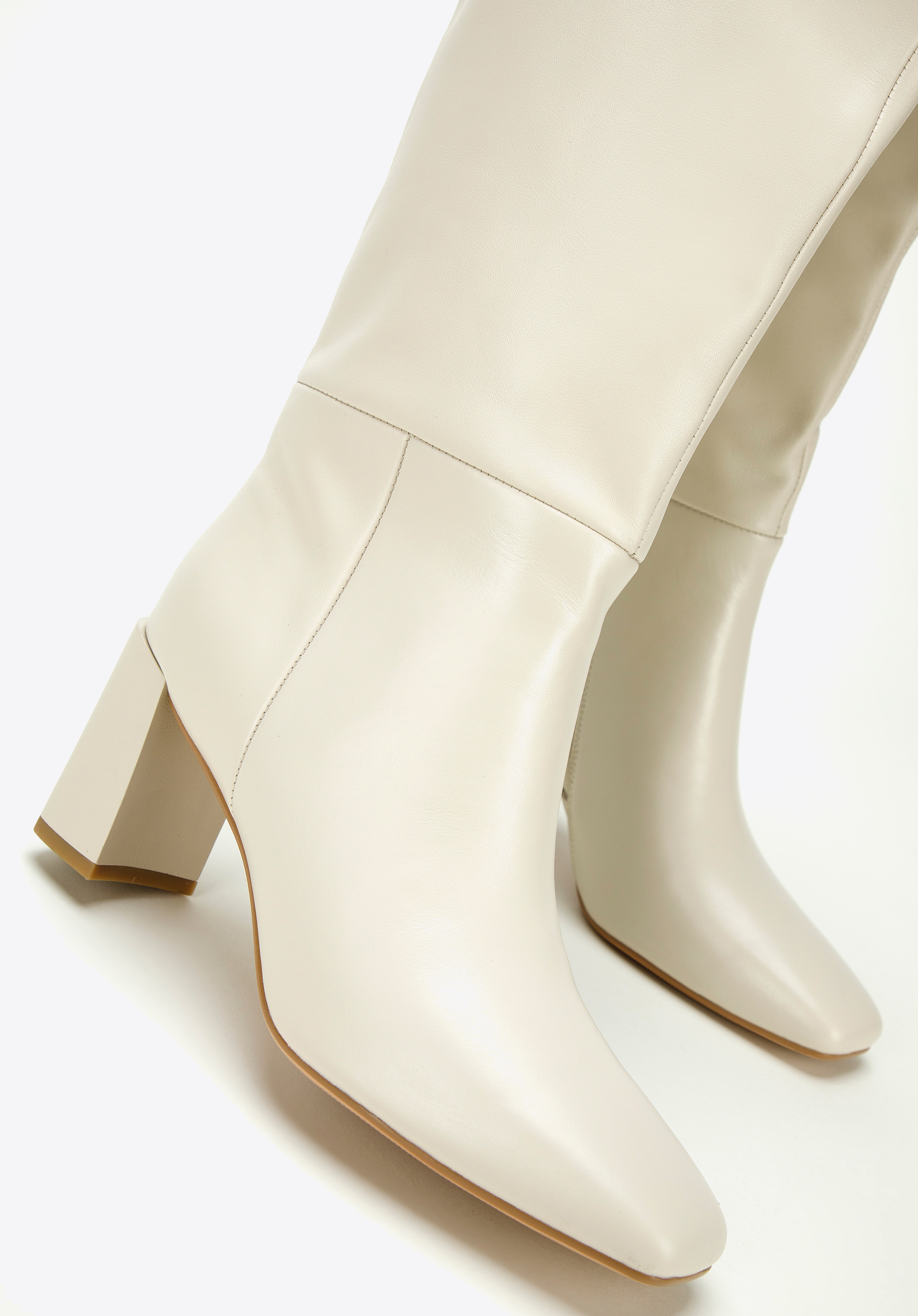 Damskie kozaki skórzane z monogramem