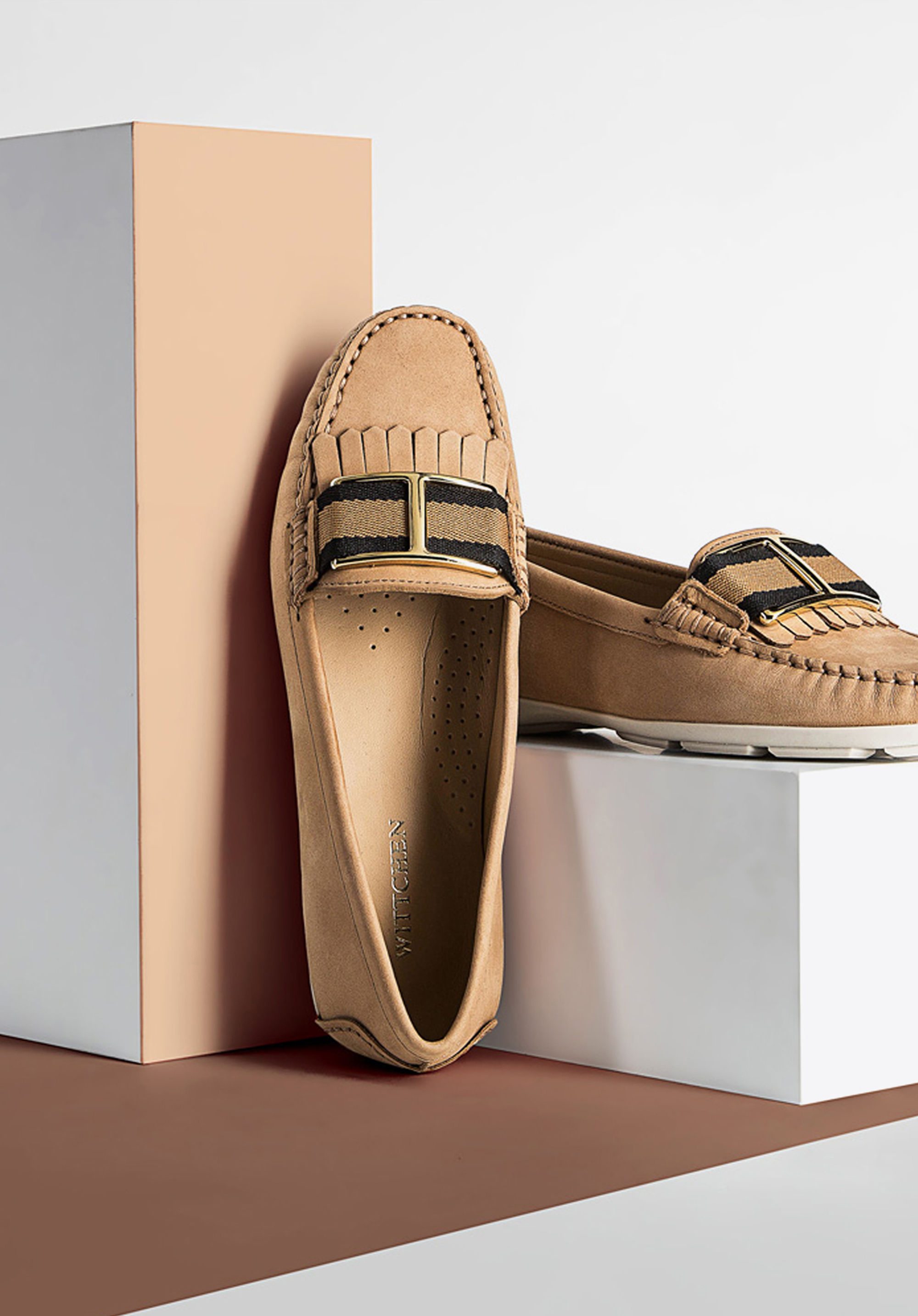 Damskie mokasyny skórzane z ozdobnym paskiem