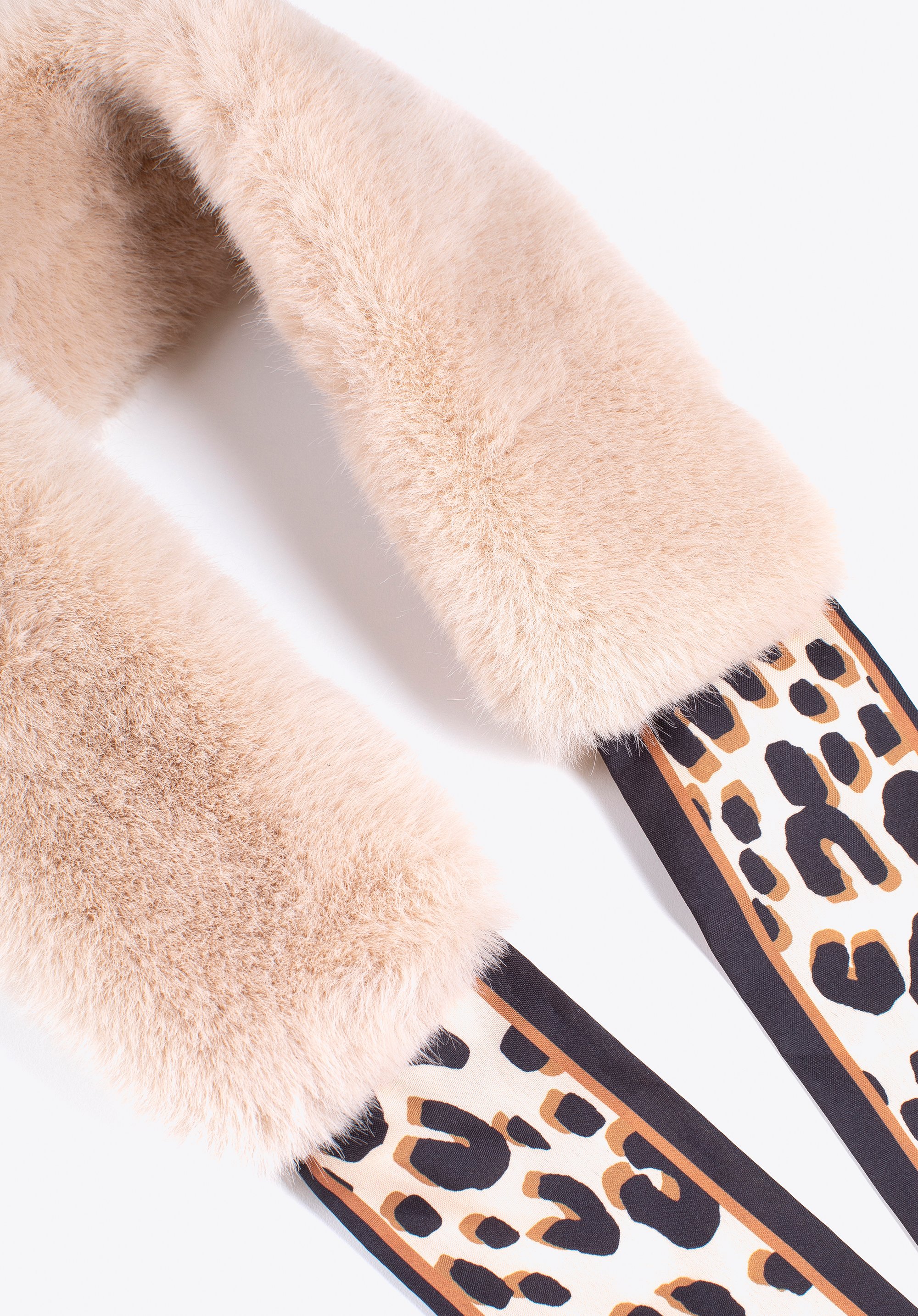 Damski szalik ze sztucznym futerkiem