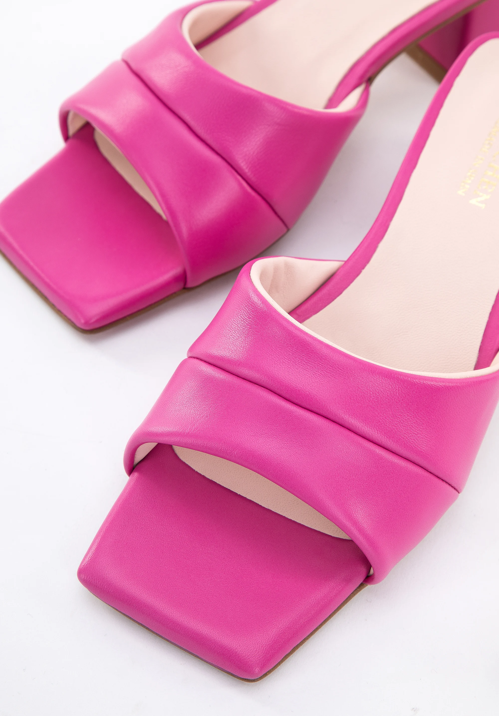 Damskie klapki z miękkiej skóry klasyczne