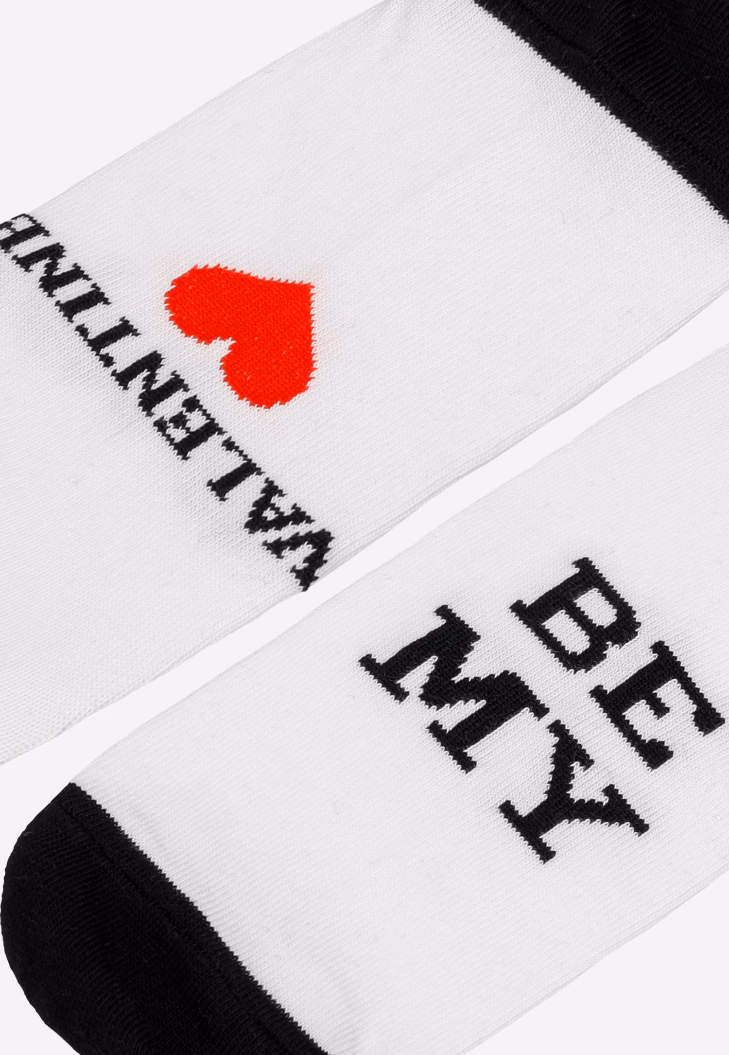 Białe walentynkowe stopki z napisem