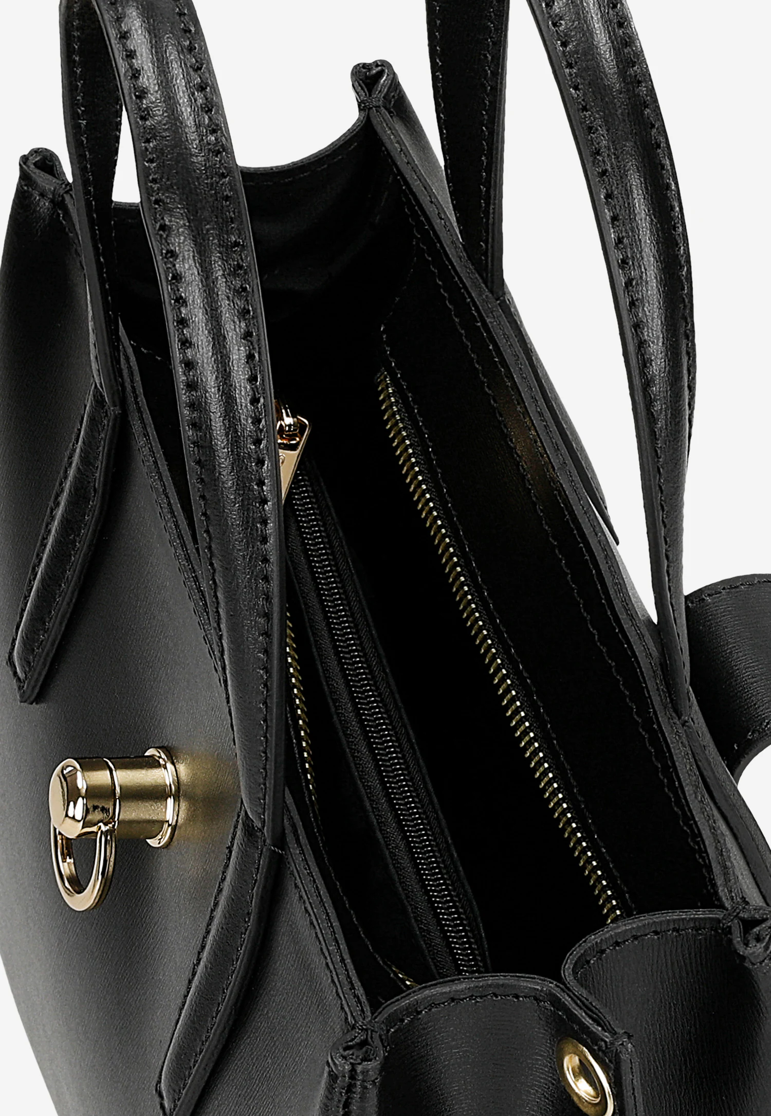 Bordowy skórzany kuferek ze złotym zapięciem