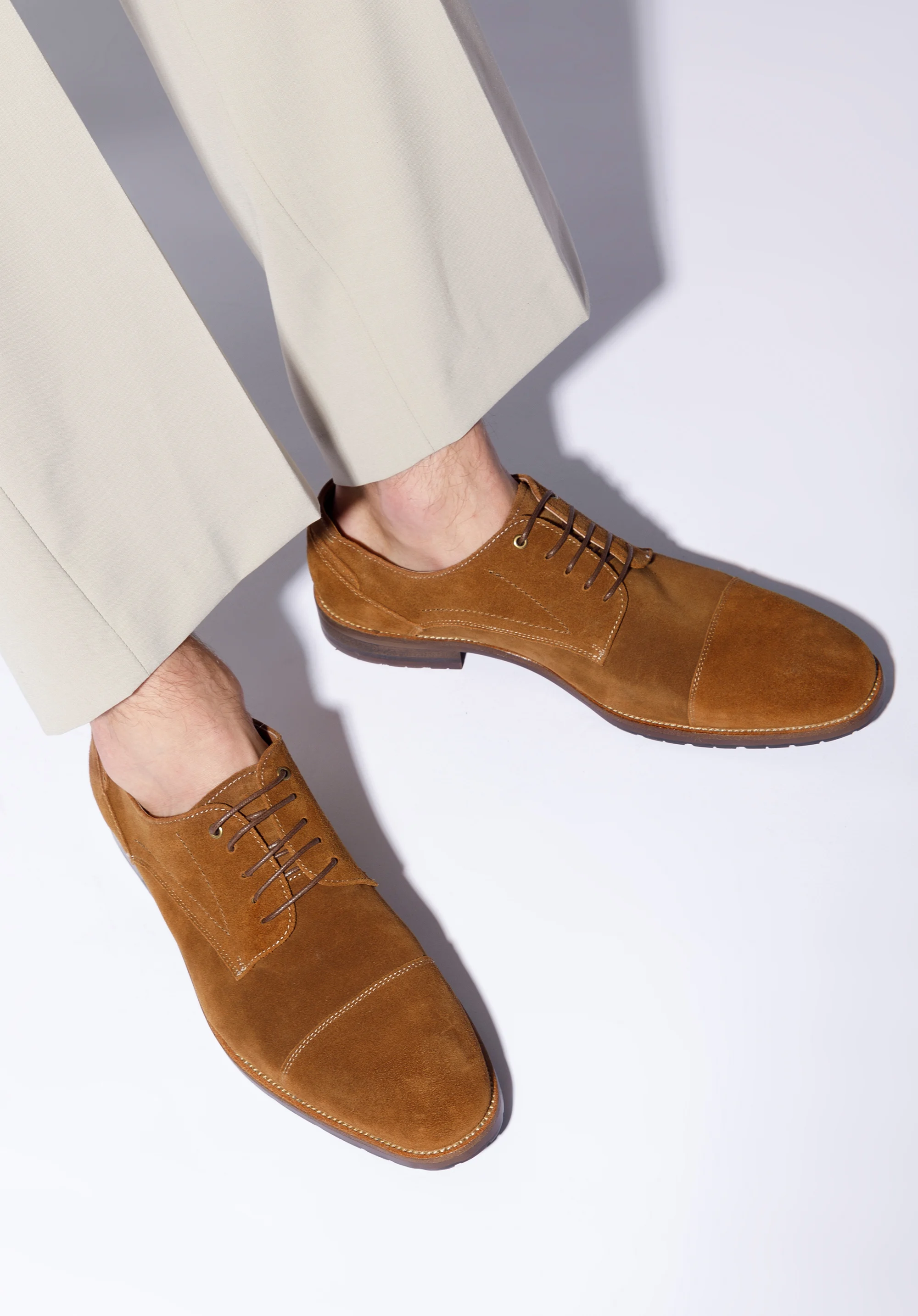 Męskie derby zamszowe z ozdobnymi obszyciami