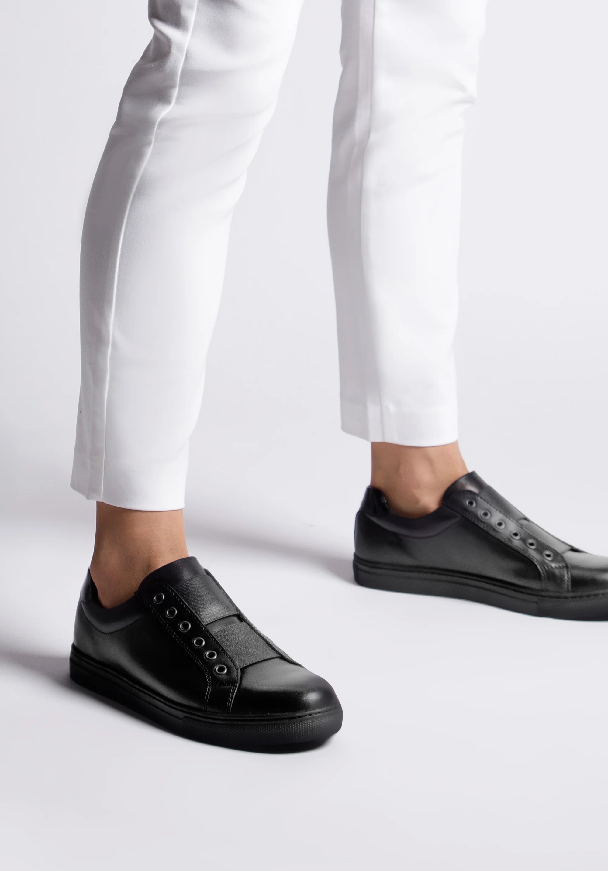 Damskie sneakersy skórzane na gumkę