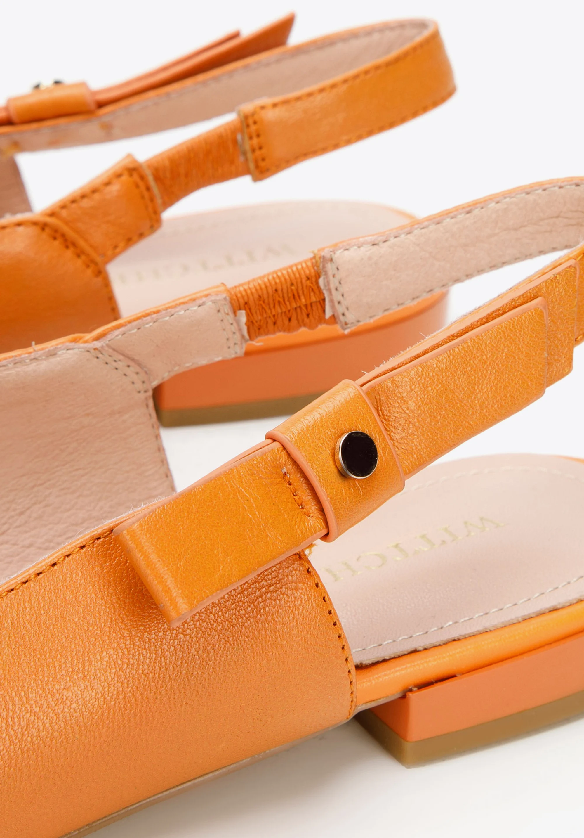 Czółenka skórzane w szpic z odkrytą piętą