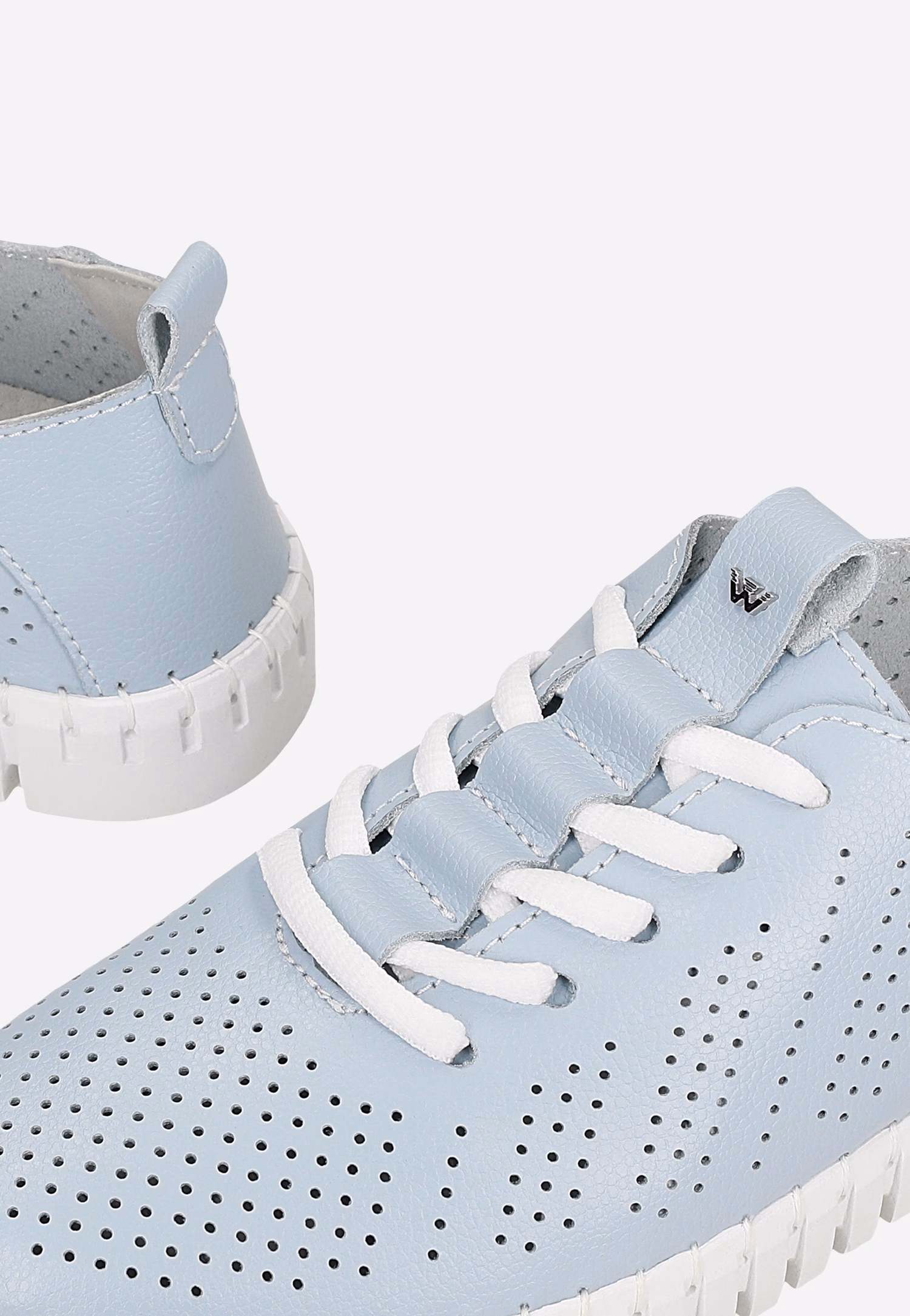 Białe trampki damskie z perforowanej skóry licowej