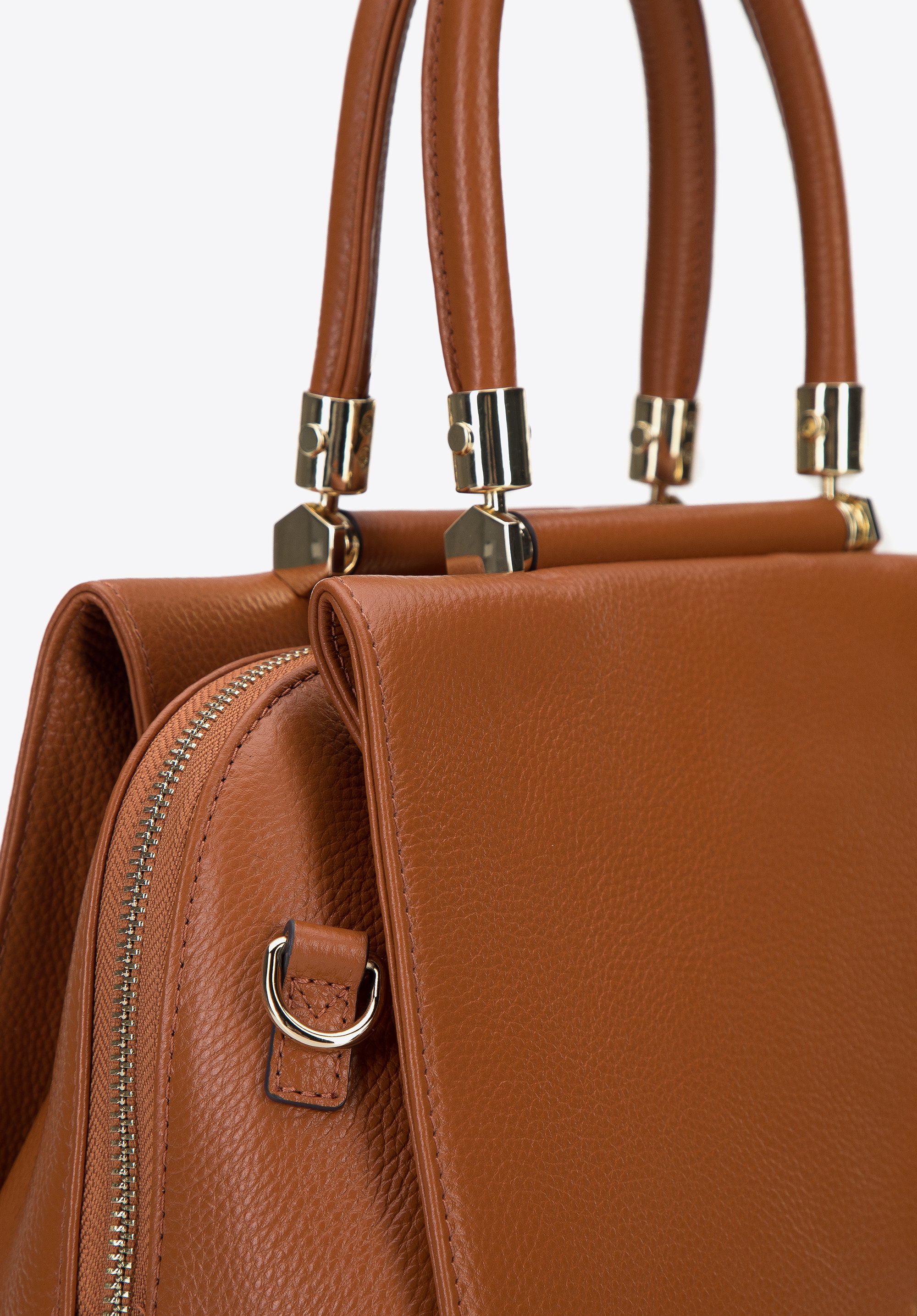 Torebka kuferek skórzana z geometrycznymi okuciami