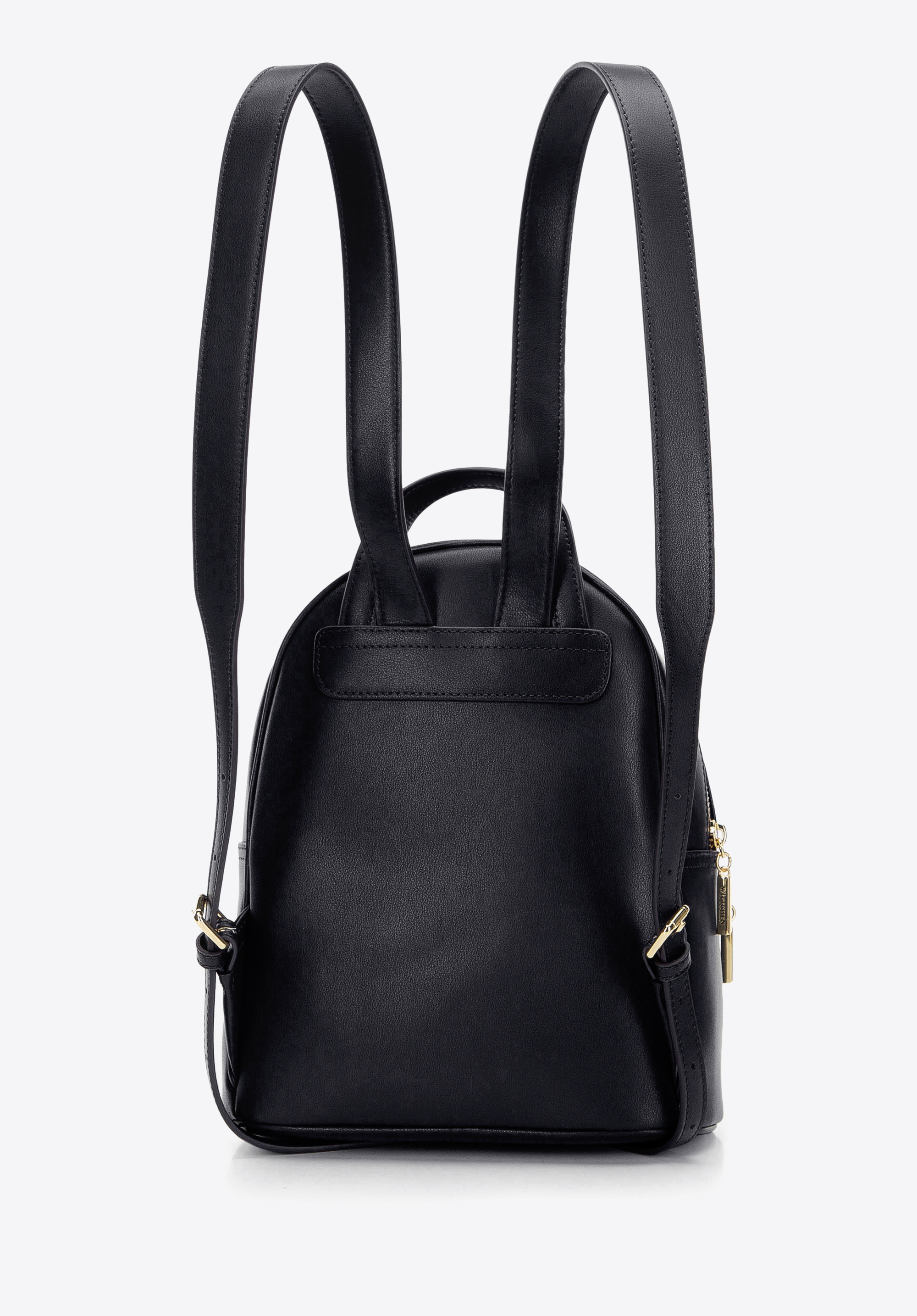 Damski plecak z pikowanej skóry z ozdobnym monogramem