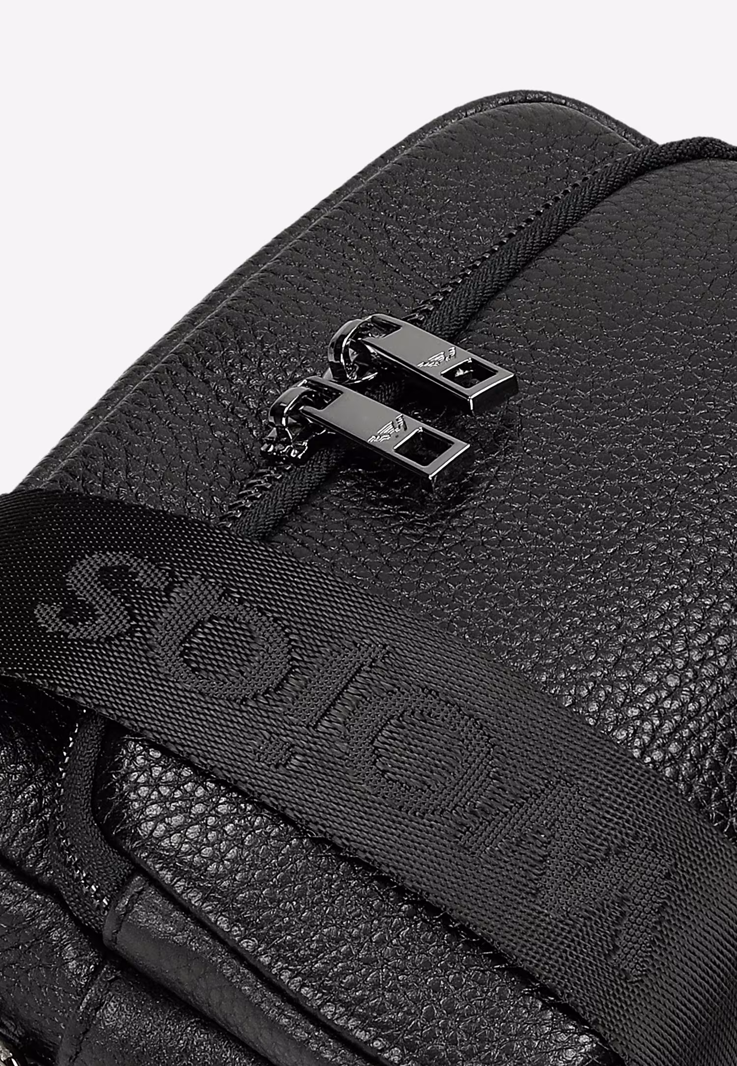 Mała czarna torebka damska ze skóry licowej