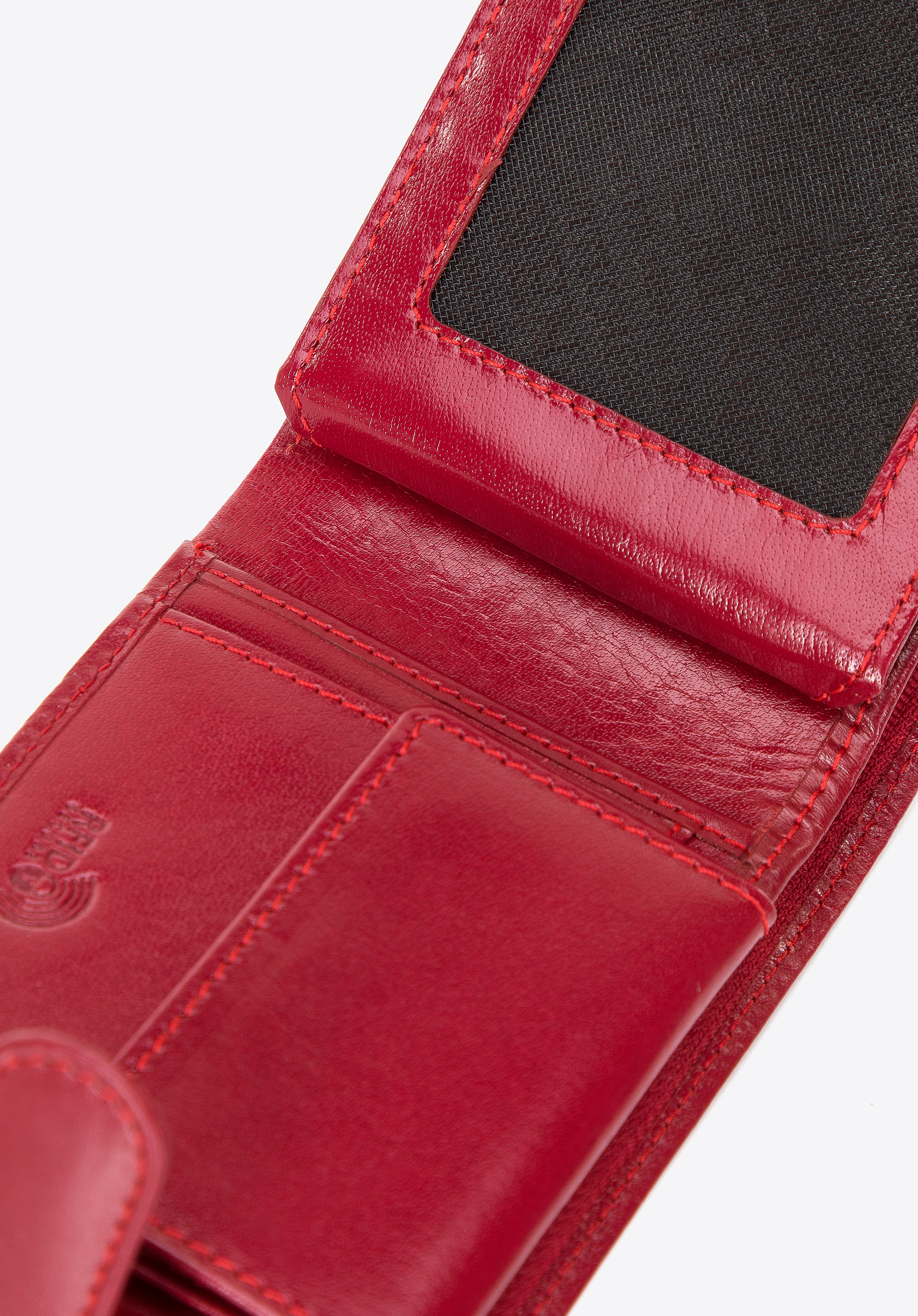 Damski portfel ze skóry na zatrzask