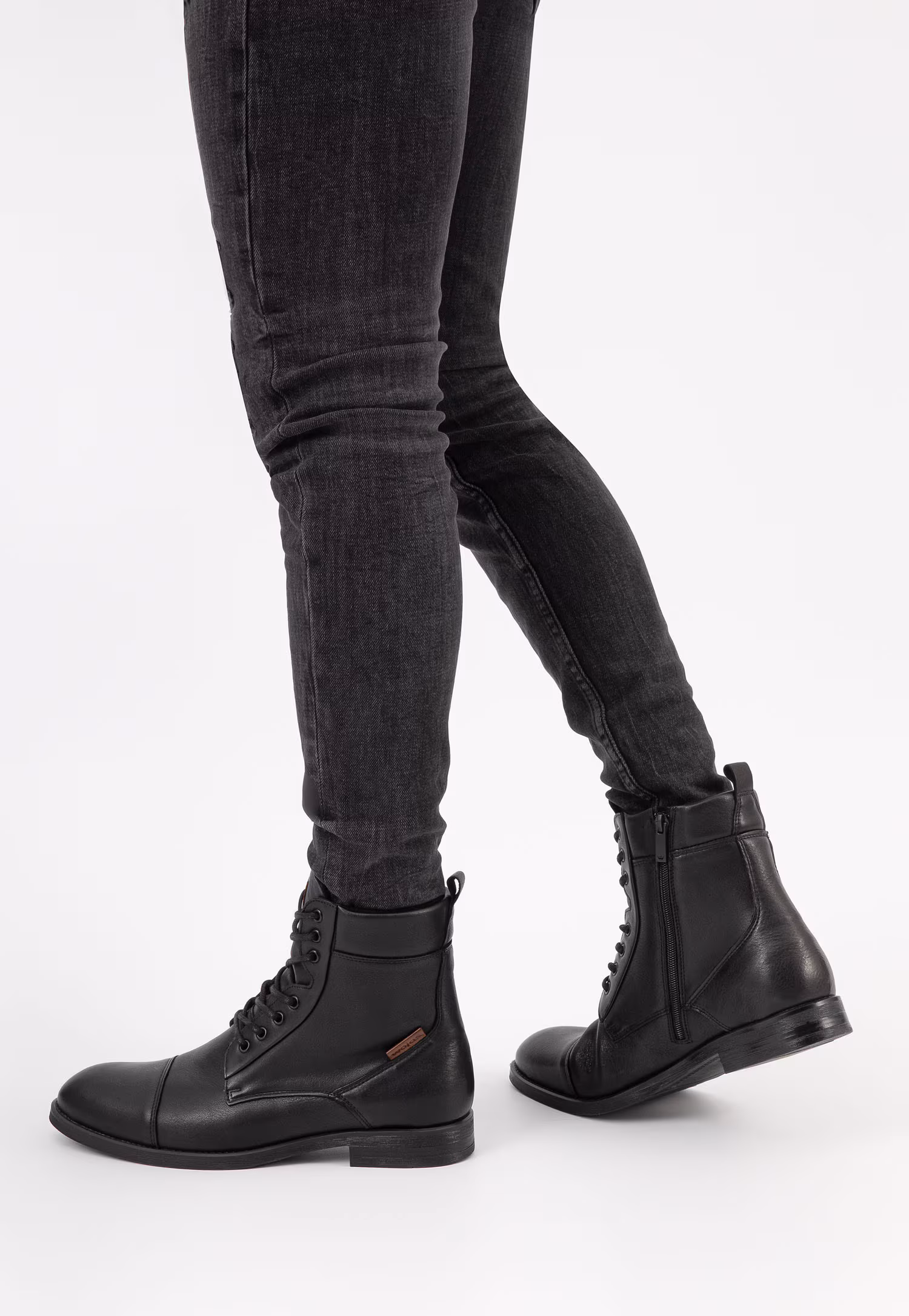 Sznurowane trzewiki męskie