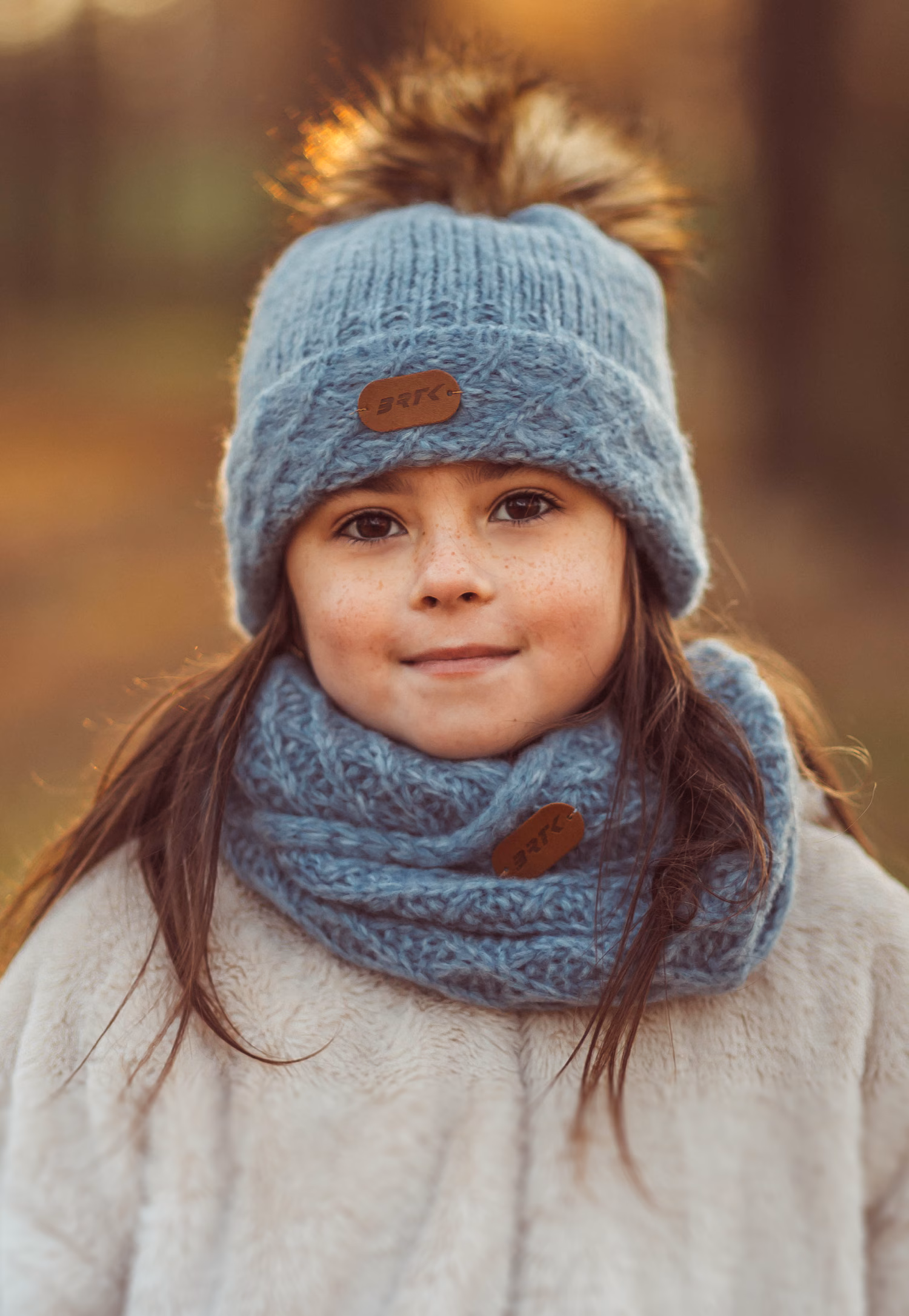 Jasnobeżowy komplet BARTEK 8560284 czapka + komin z wełną merino