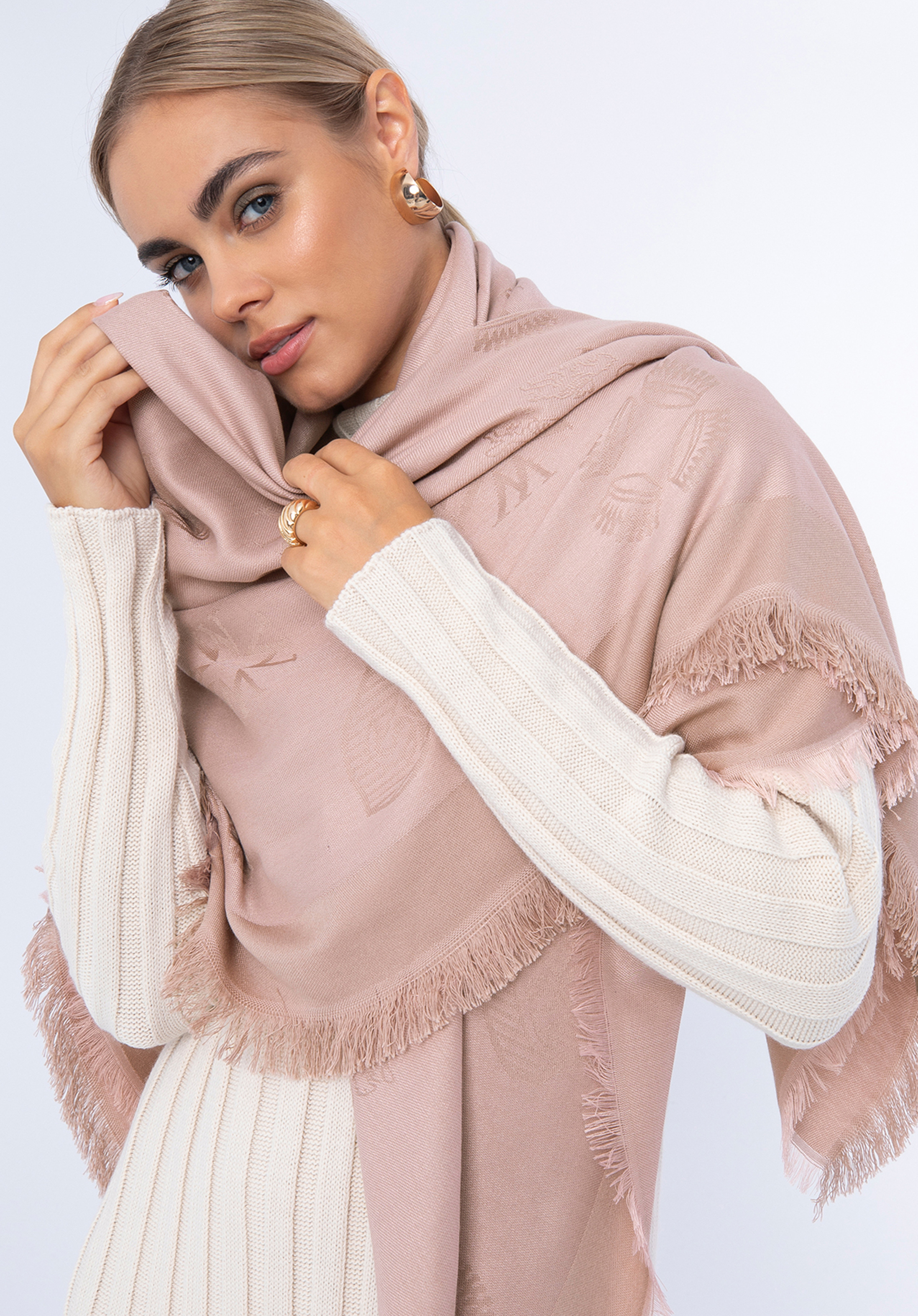 Damska chusta z bambusem tkana w monogram