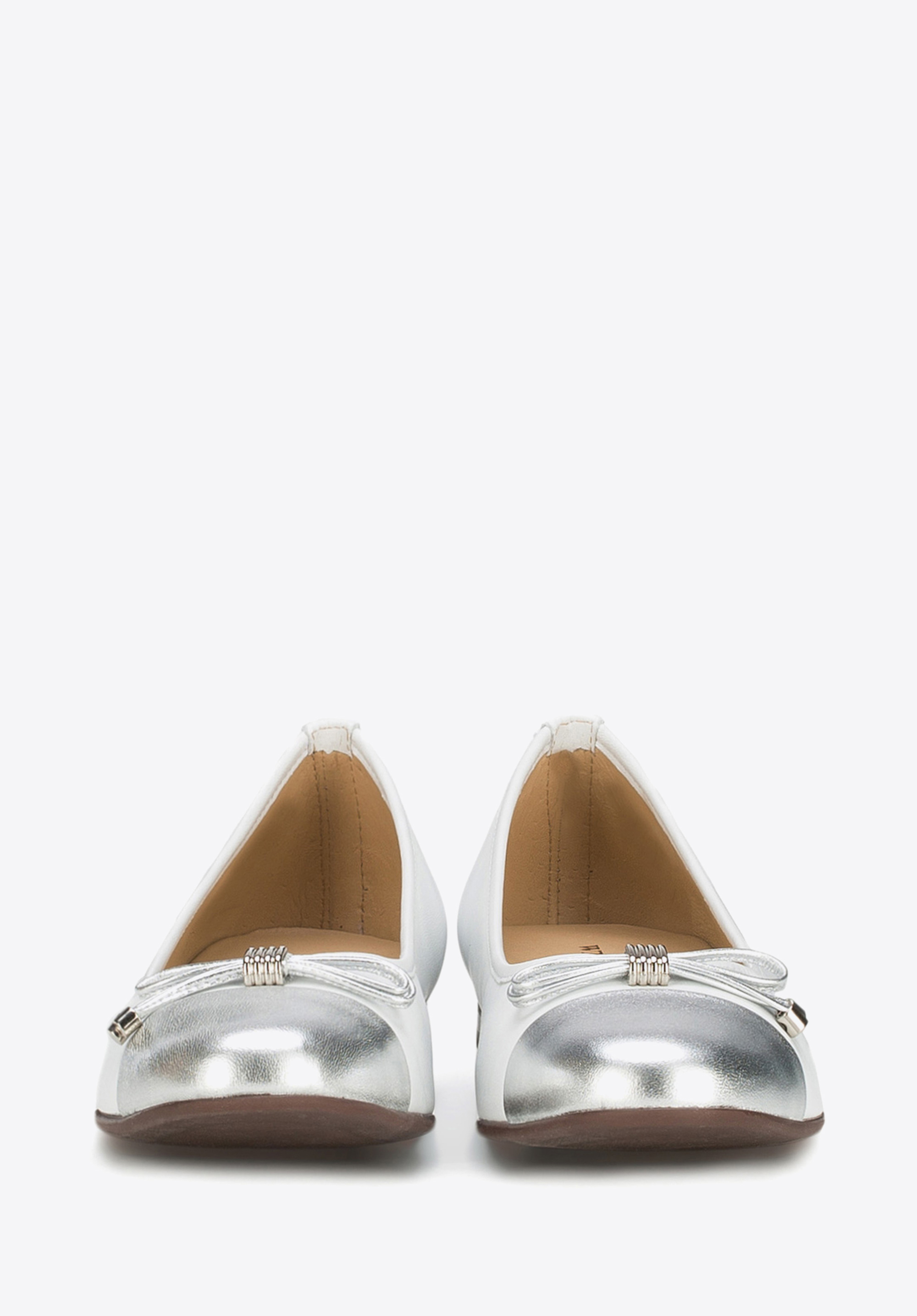Baleriny skórzane z metalicznym noskiem