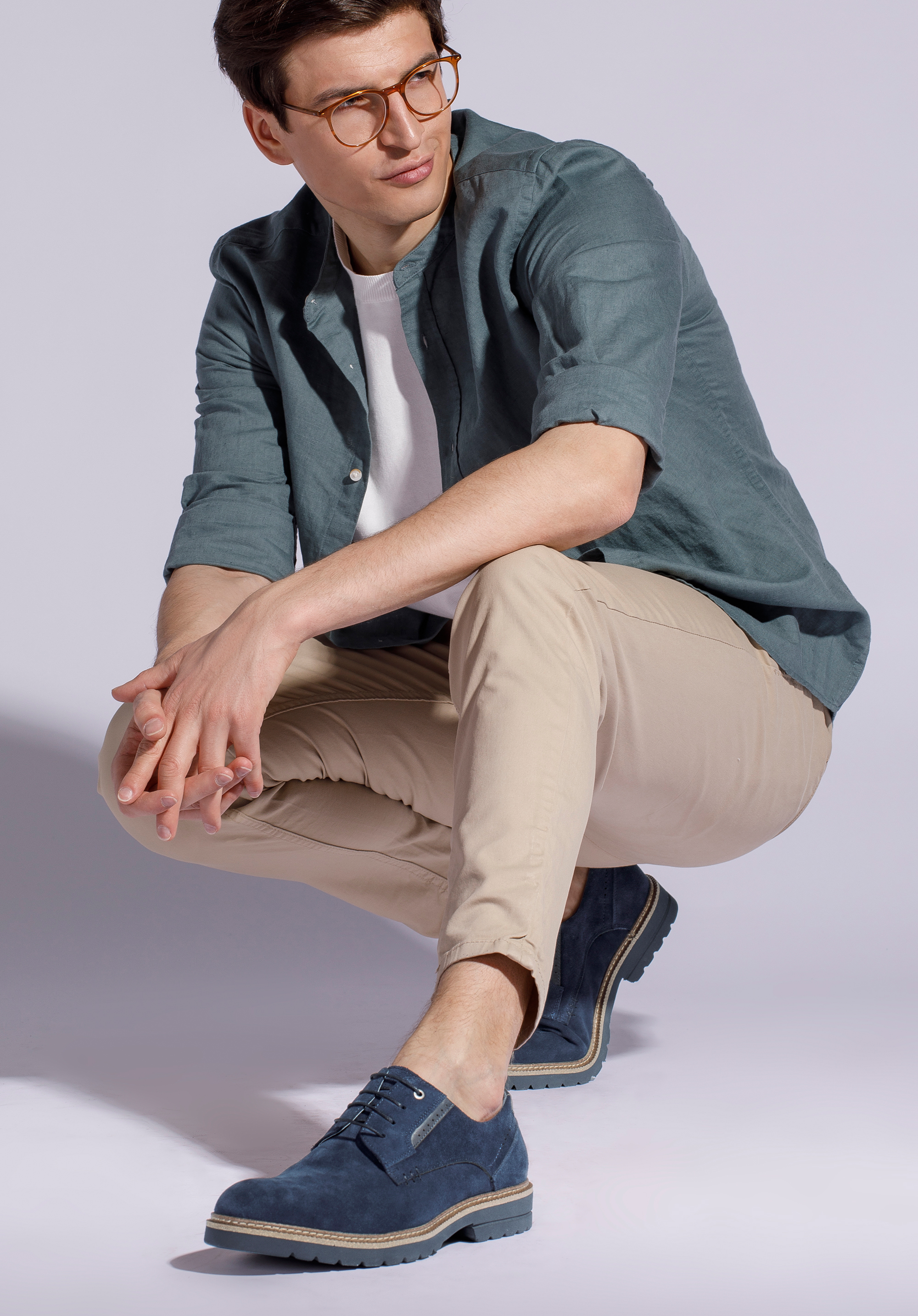 Męskie półbuty zamszowe z kolorową podeszwą